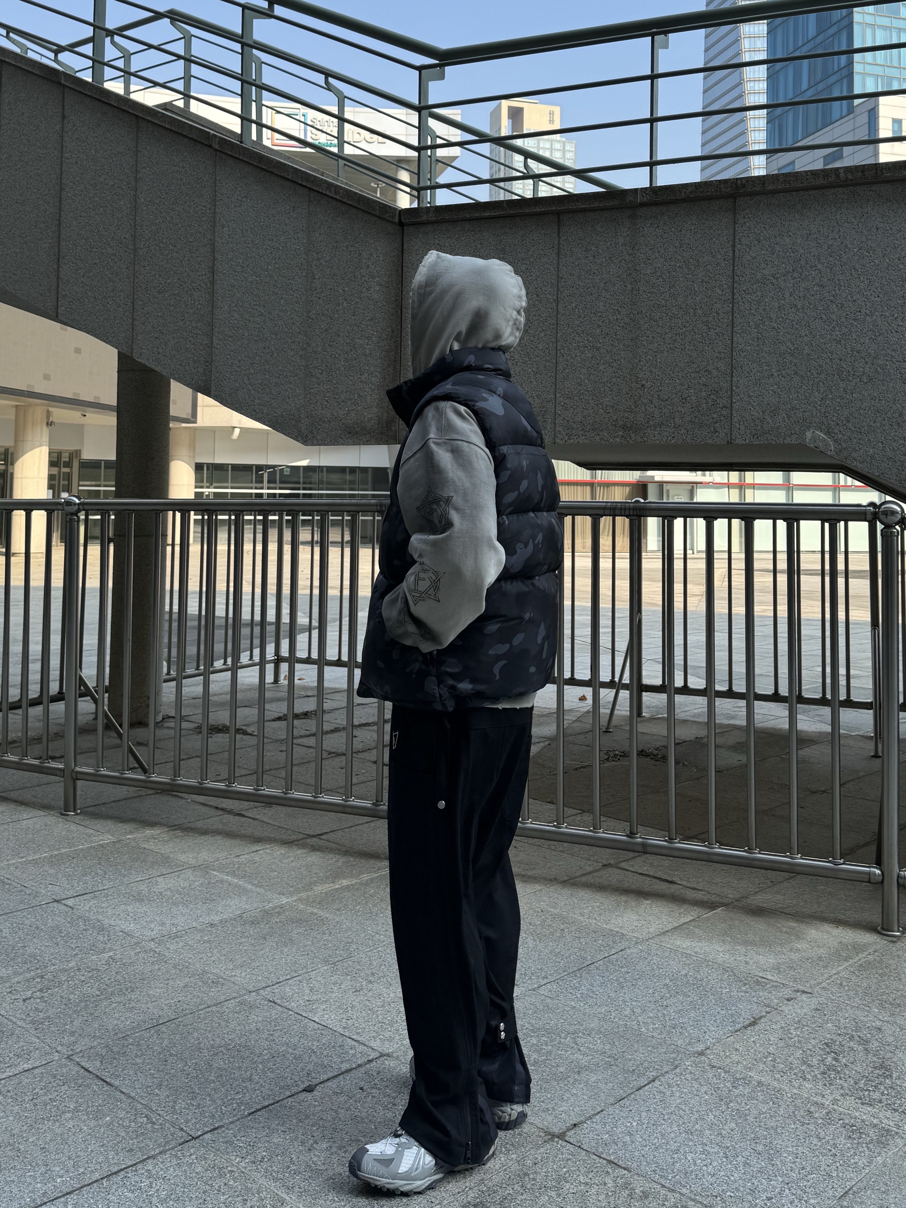 Project G/R Furious Logo Applique Zip Hoodie Grey - 10 Corso Como Exclusive, Undermycar x Nonnod Cadet Two Layered Multi Zip Slacks Crown Blue - 22FW 착용 스타일
