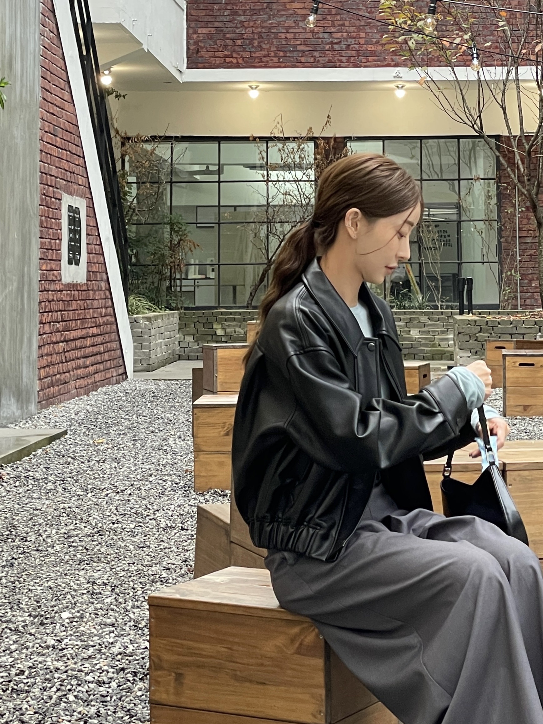 Nike x Martine Rose Shox MR4 Black, Prada Cleo Brushed Leather Shoulder Bag Black 착용 스타일 - 3