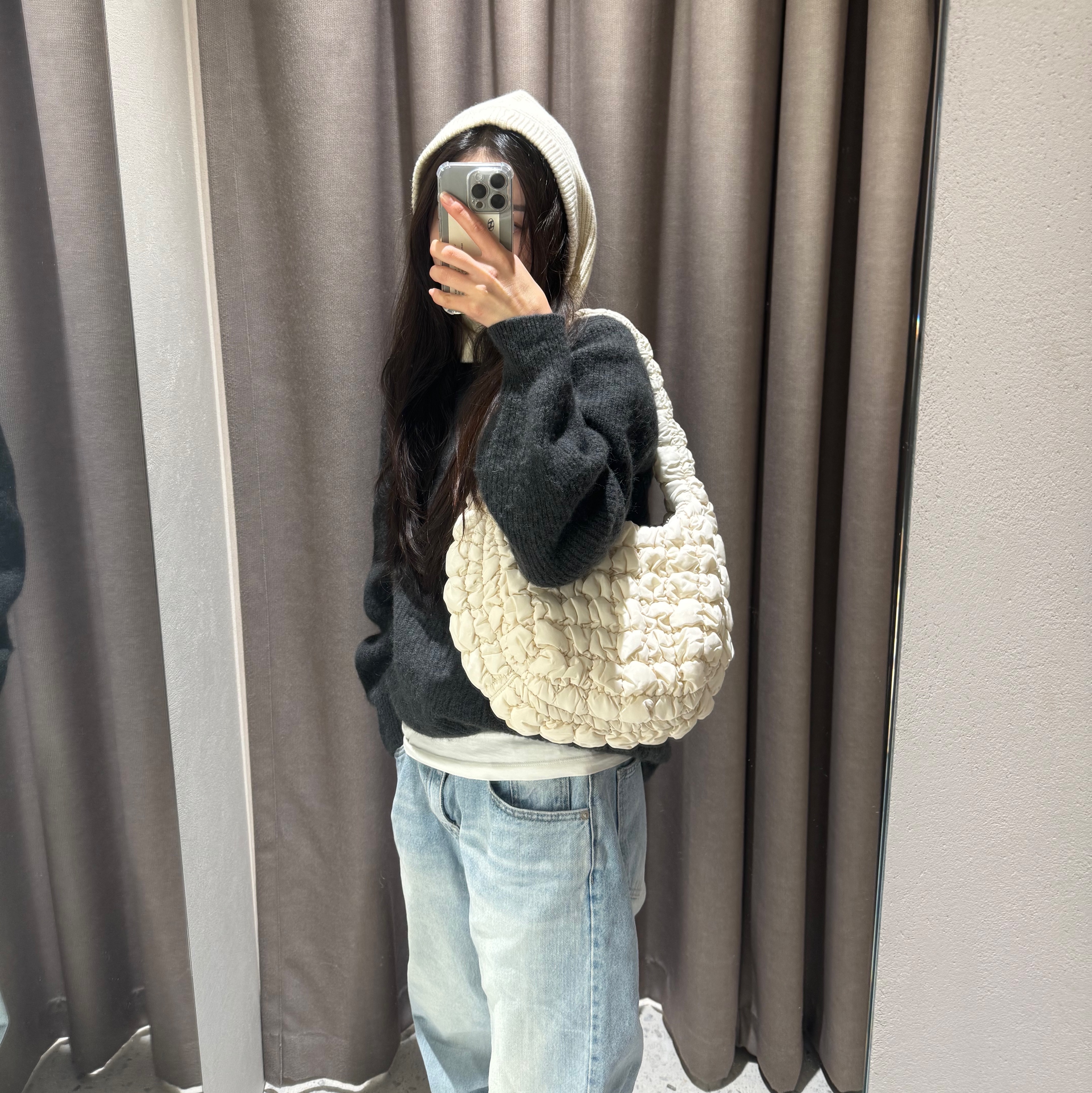 COS Quilted Mini Bag Cream 착용 스타일