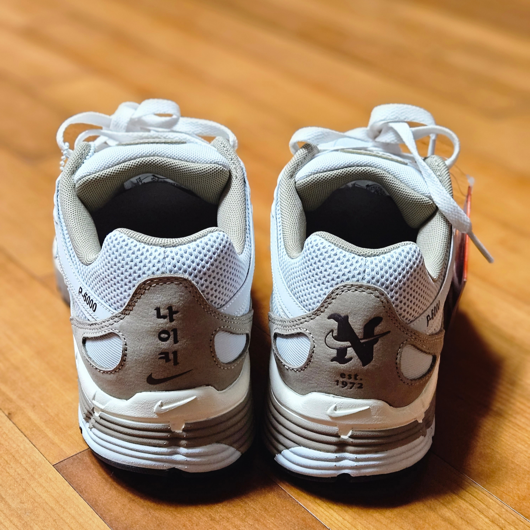 Nike P-6000 PRM Hangul Day Photon Dust Khaki 착용 스타일 - 2