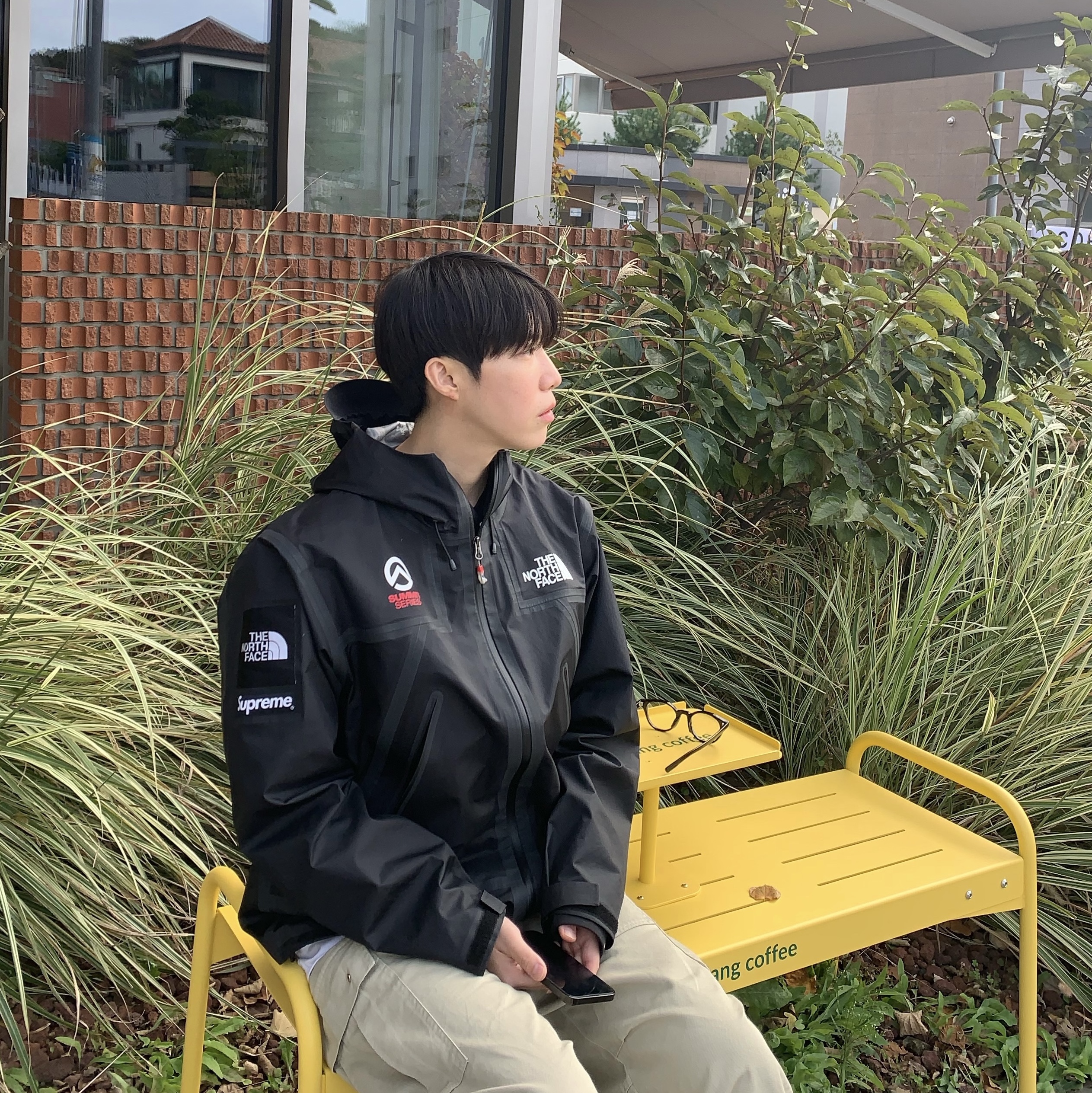 Supreme x The North Face Summit Series Outer Tape Seam Jacket Black - 21SS 착용 스타일 - 1
