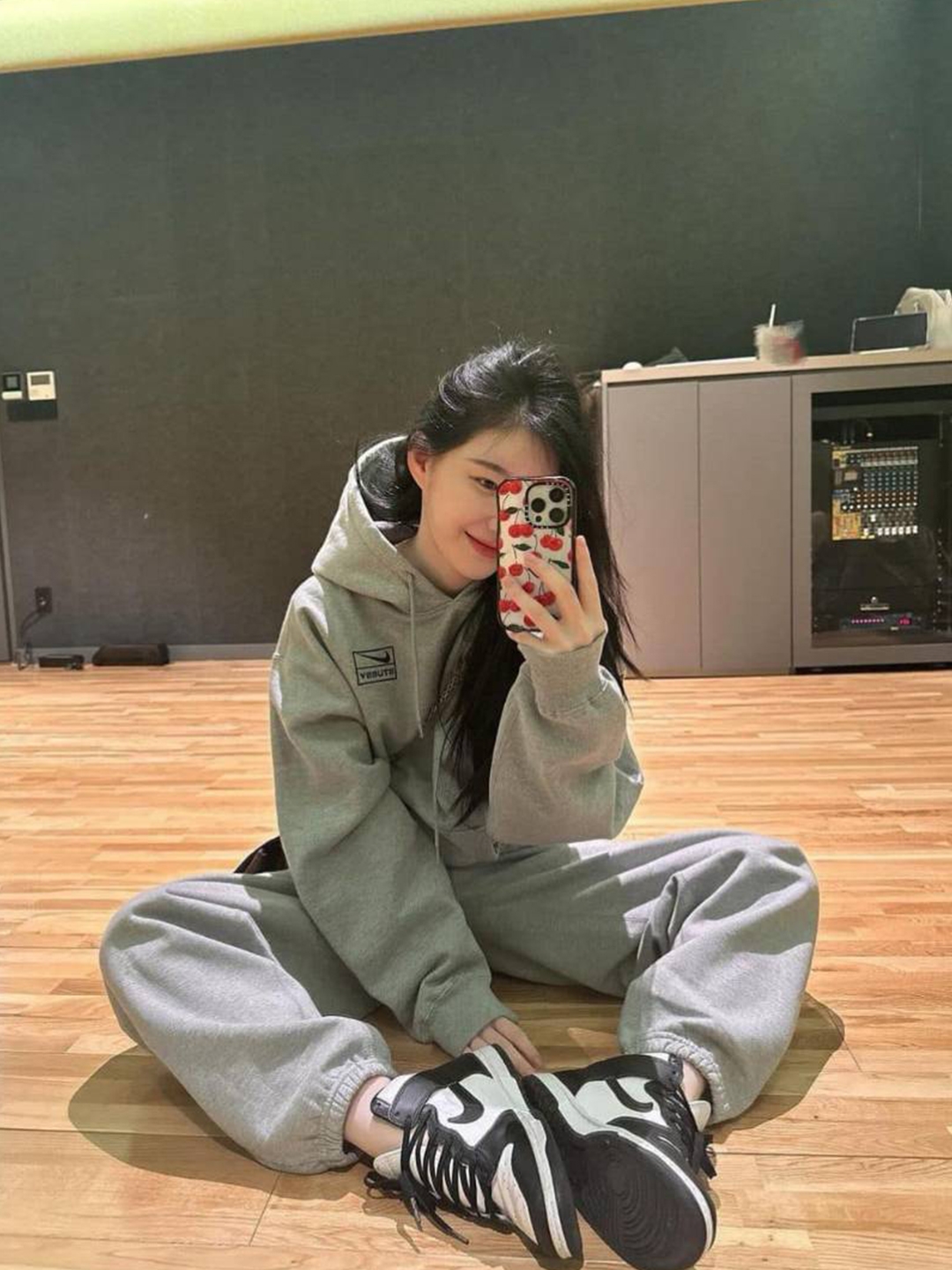 Nike x Stussy NRG RA Pullover Hoodie Dark Grey Heather (DJ9488-063), (W) Nike Dunk Low Black 착용 스타일 - 2
