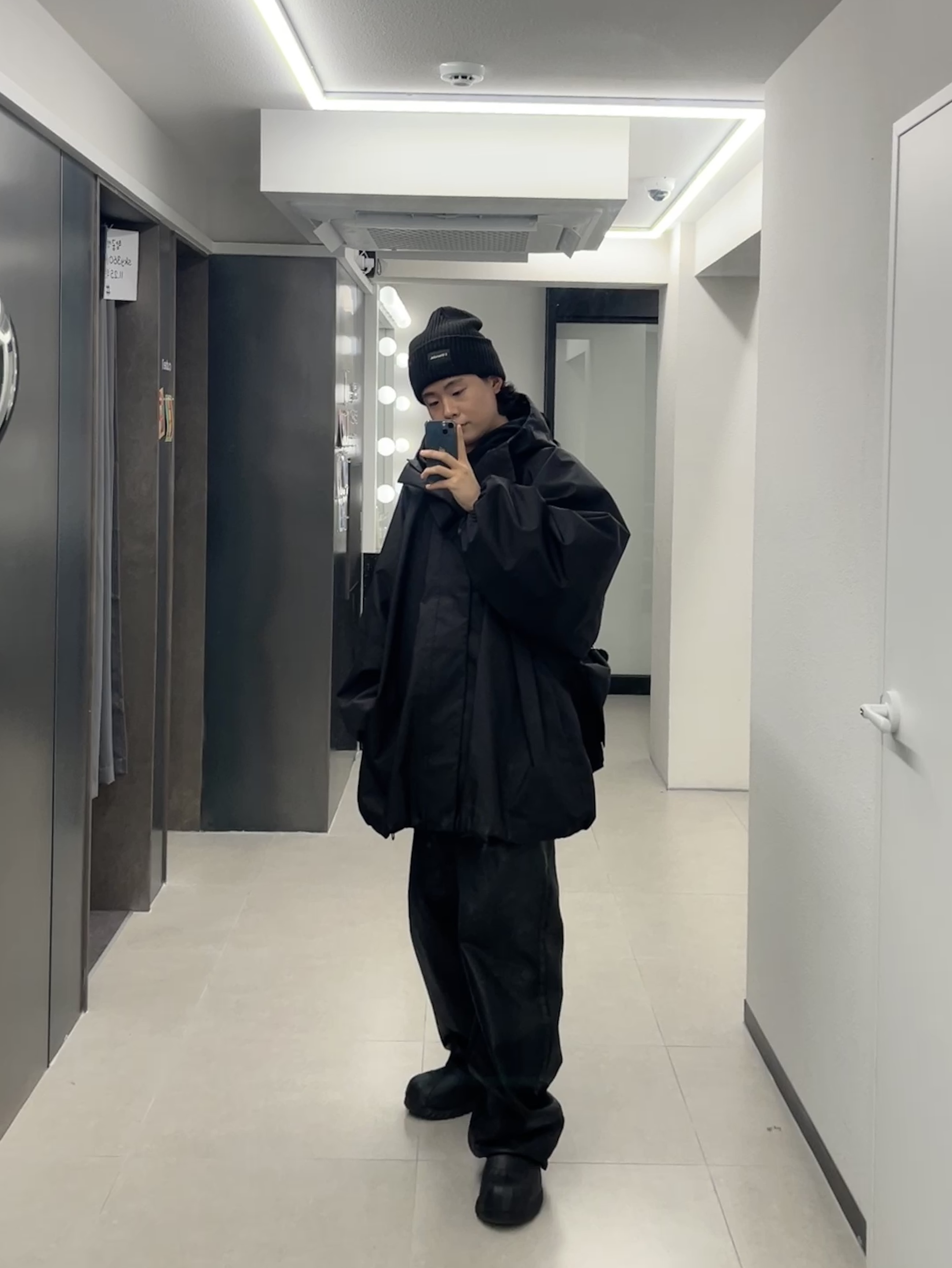 Yeezy Gap Engineered By Balenciaga T-Cut Parka Black, Project G/R Coated Backward Denim Pants Black 착용 스타일 - 2