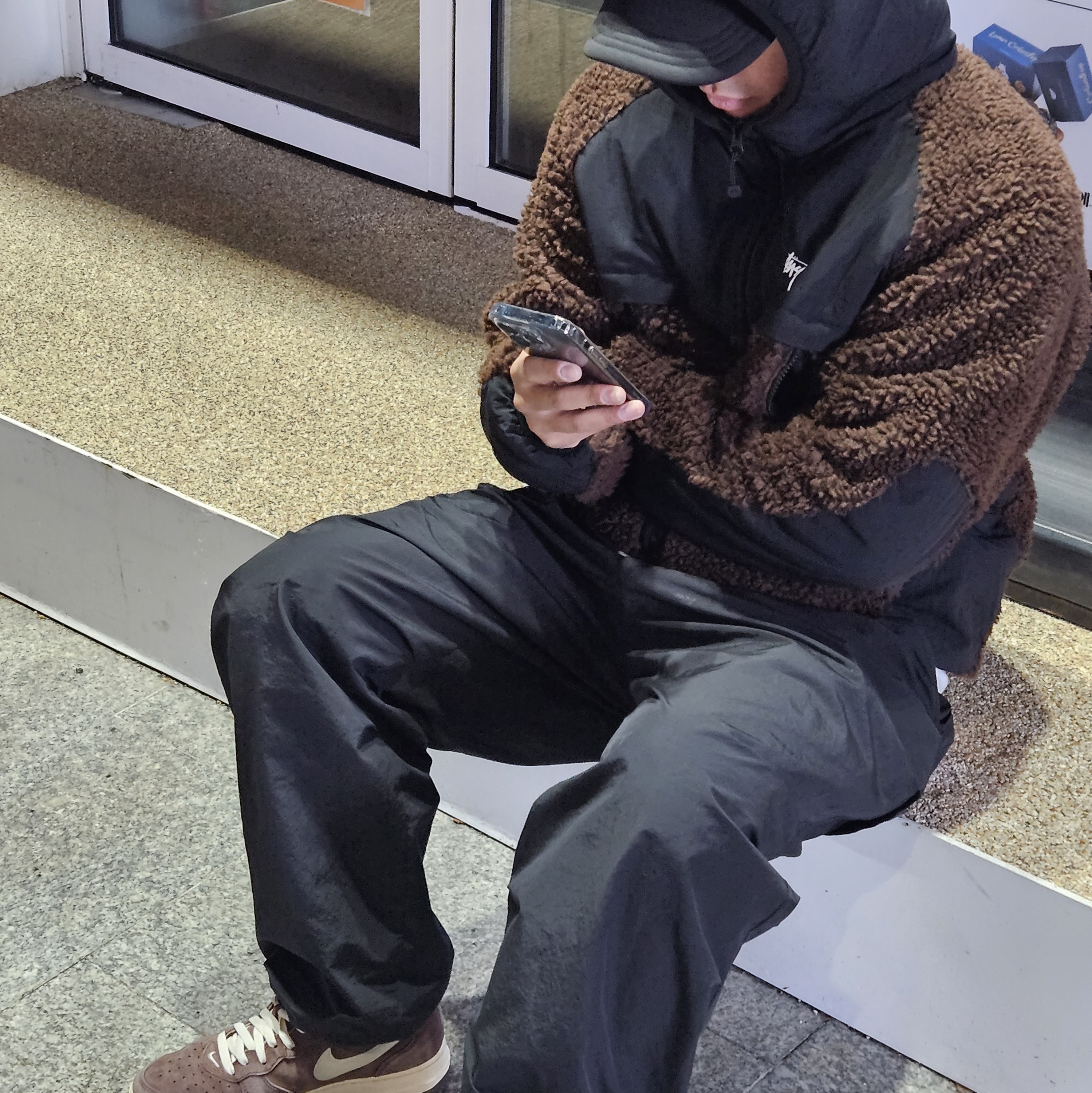Stussy Sherpa Paneled Hooded Jacket Brown, Nike Air Force 1 Mid '07 QS Chocolate 착용 스타일 - 1