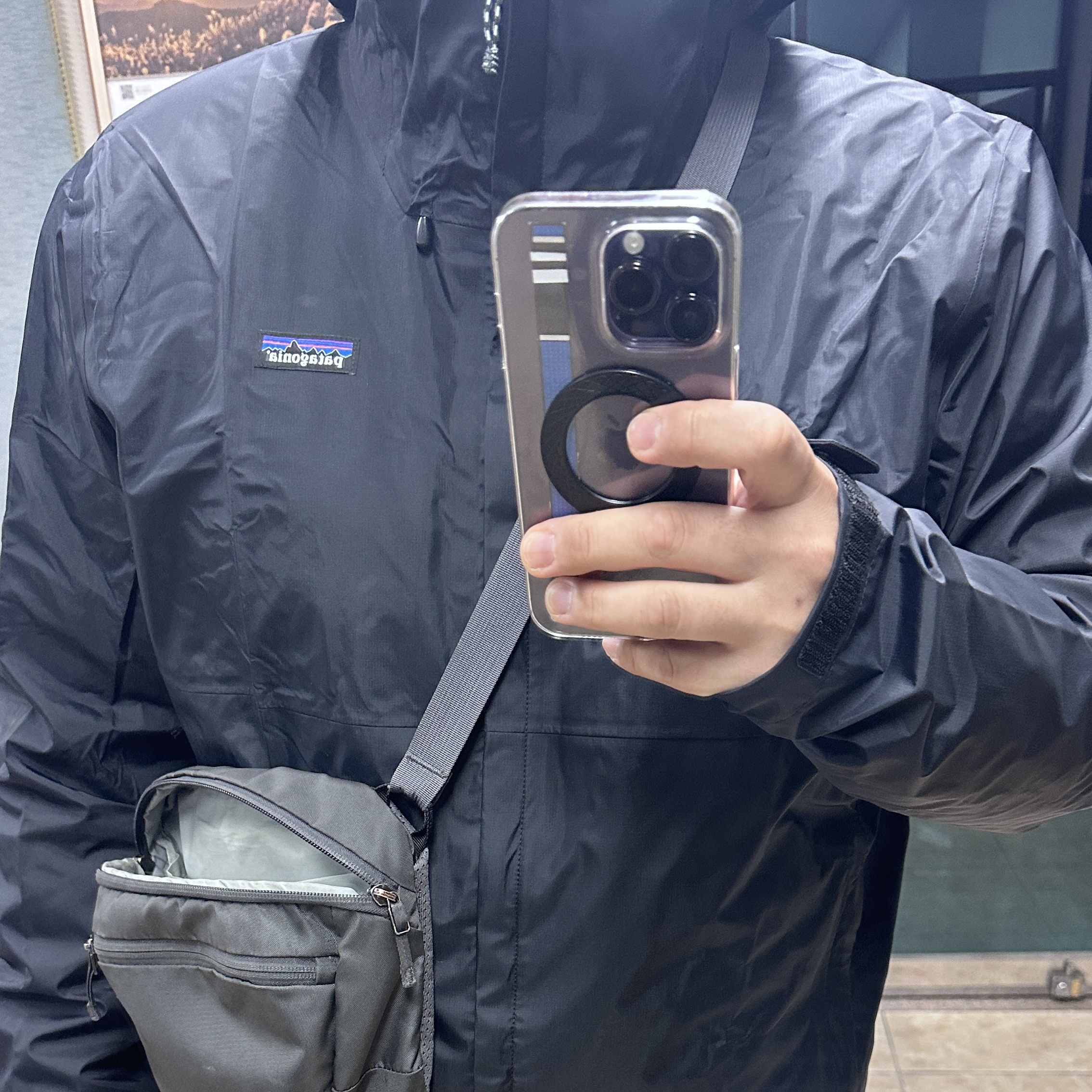 Patagonia Torrentshell 3L Jacket Black, Arc'teryx Mantis 2 Waistpack Pilot 착용 스타일