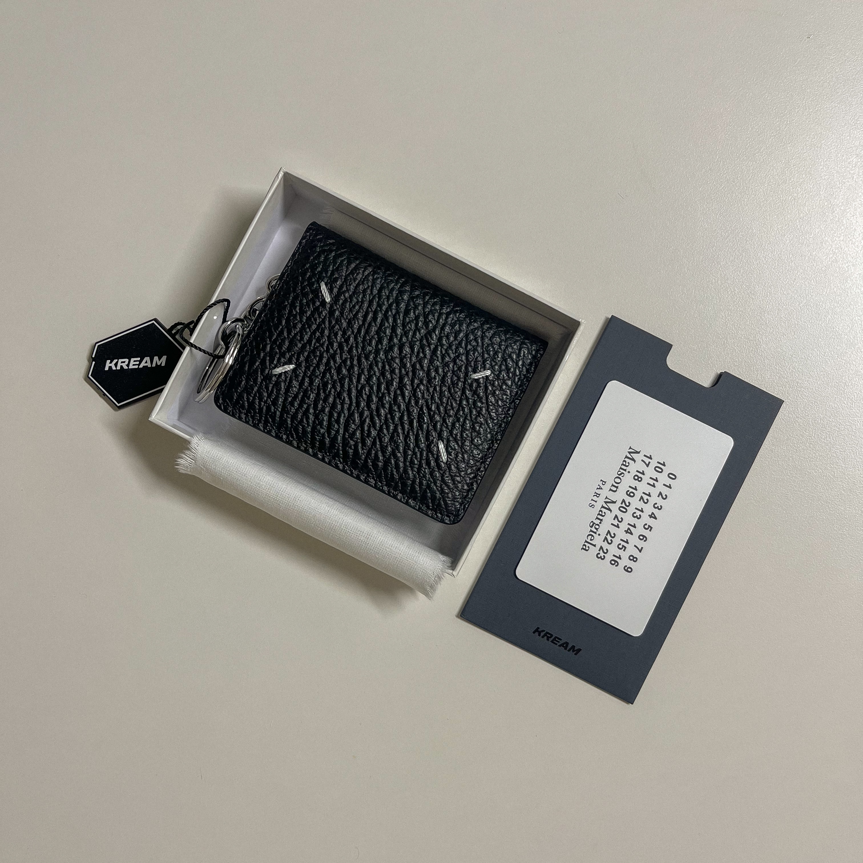 Maison Margiela Keyring Wallet Black 착용 스타일