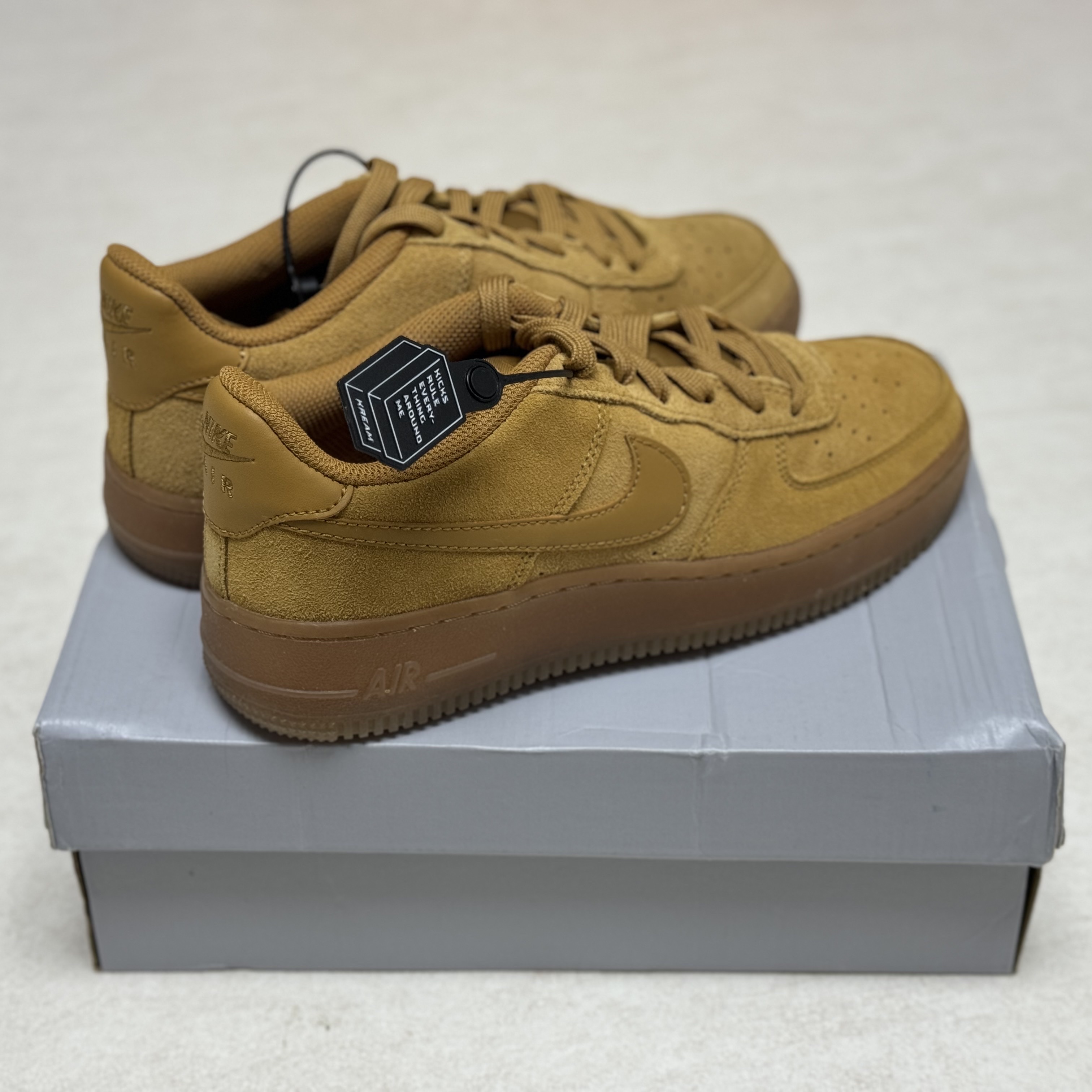 (GS) Nike Air Force 1 LV8 3 Wheat 착용 스타일 - 2
