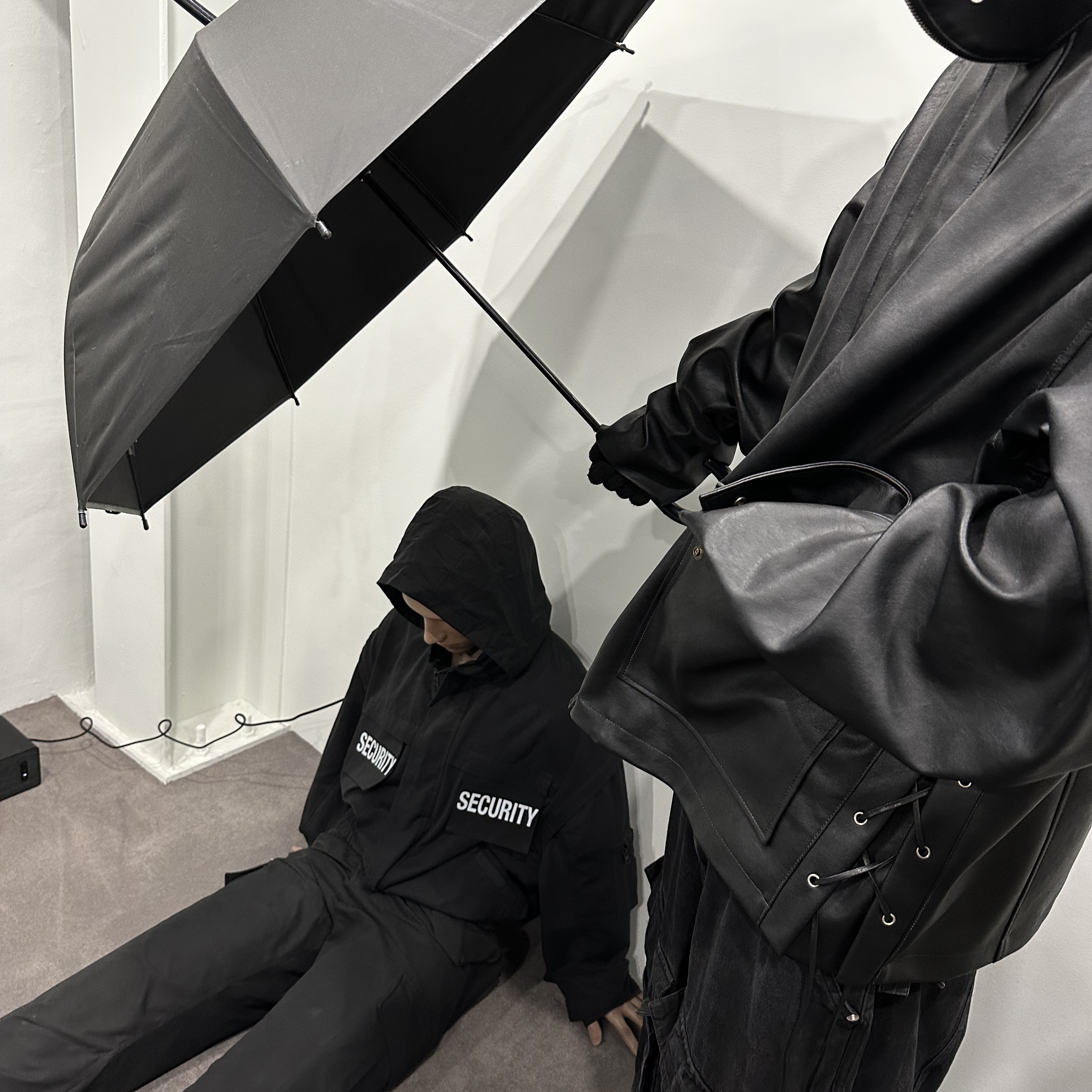 Balenciaga 3XL Sneakers Light Beige, Project G/R Crow Worldtour Hoodie Washed Black 착용 스타일 - 3