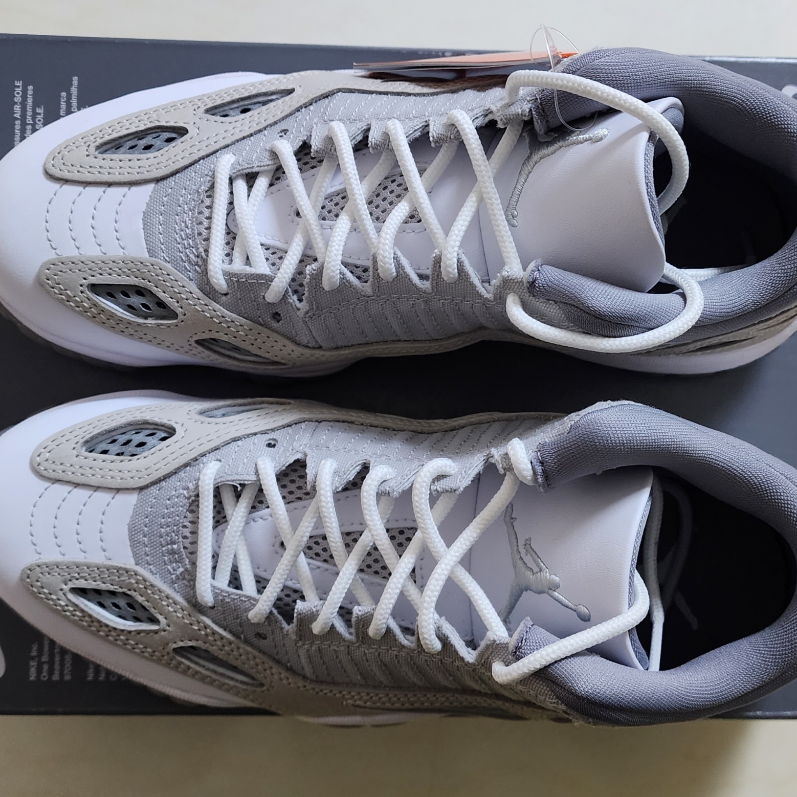Jordan 11 Retro Low IE Light Orewood Brown 착용 스타일 - 1