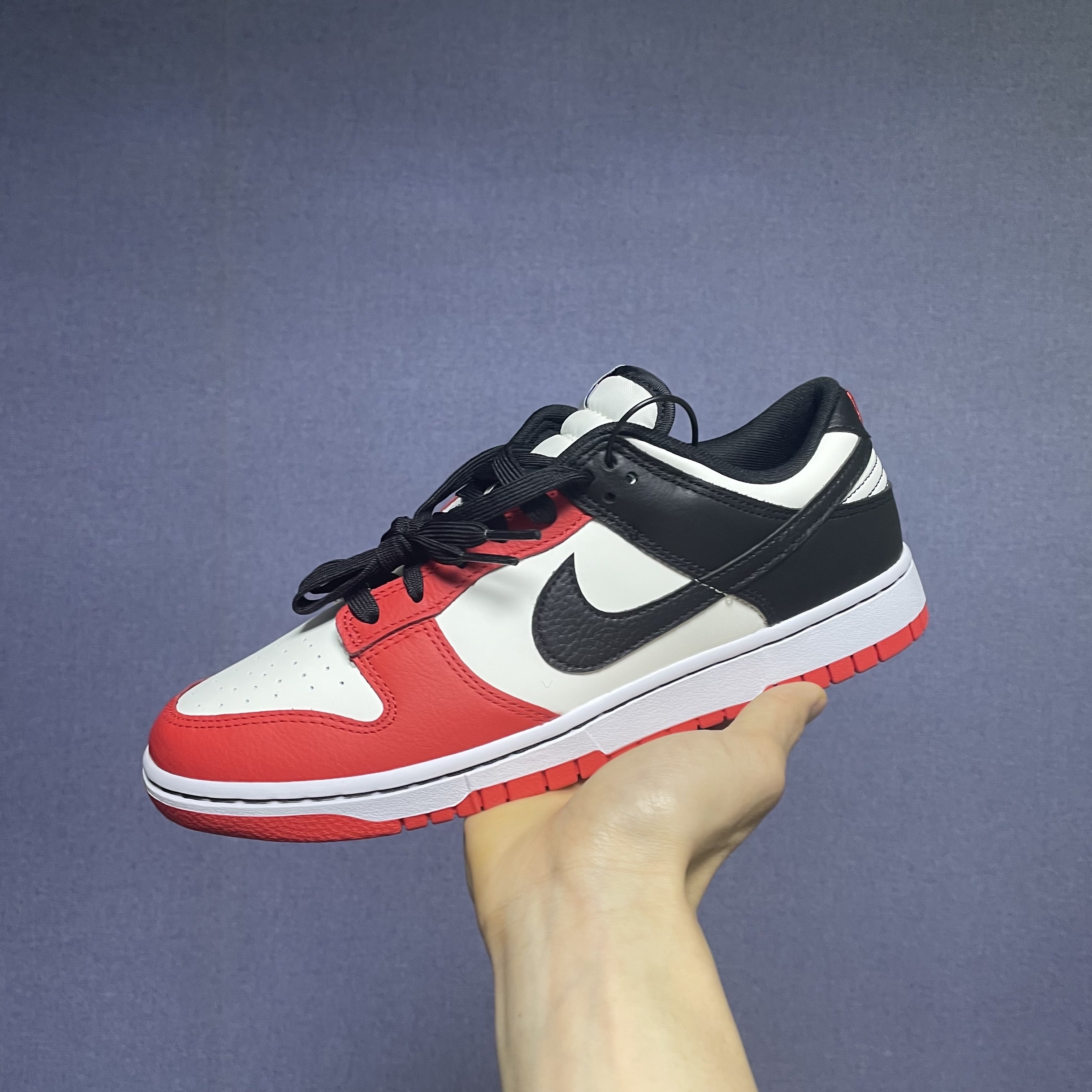 Nike x NBA Dunk Low Retro EMB Black and Chile Red 착용 스타일