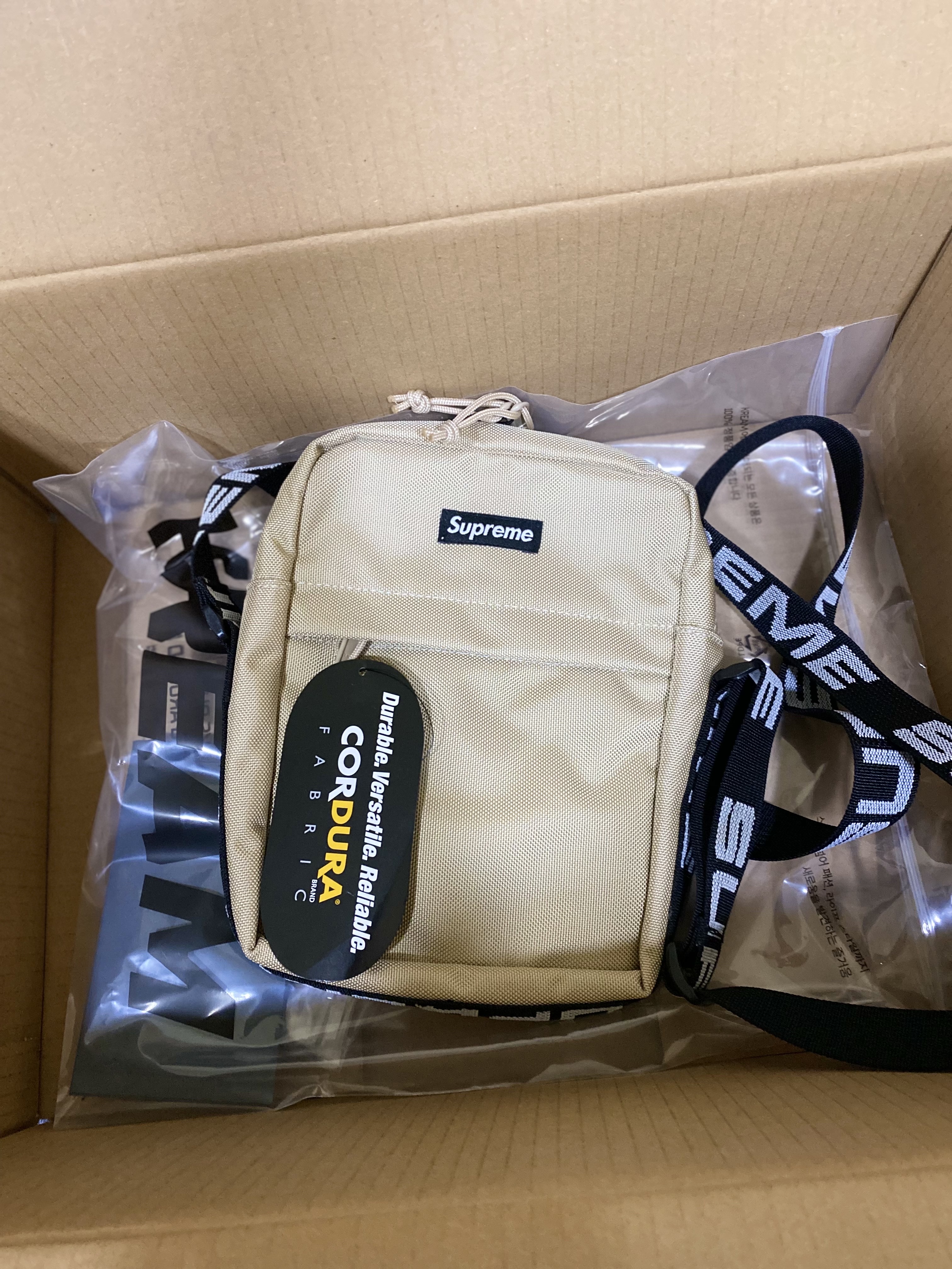 Supreme Shoulder Bag Tan - 18SS 착용 스타일