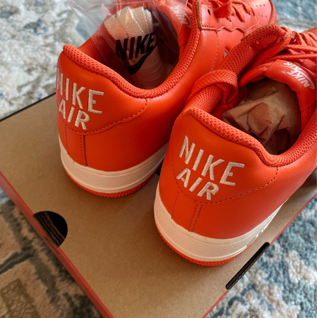 Nike Air Force 1 Low Retro Color of The Month Safety Orange 착용 스타일 - 4