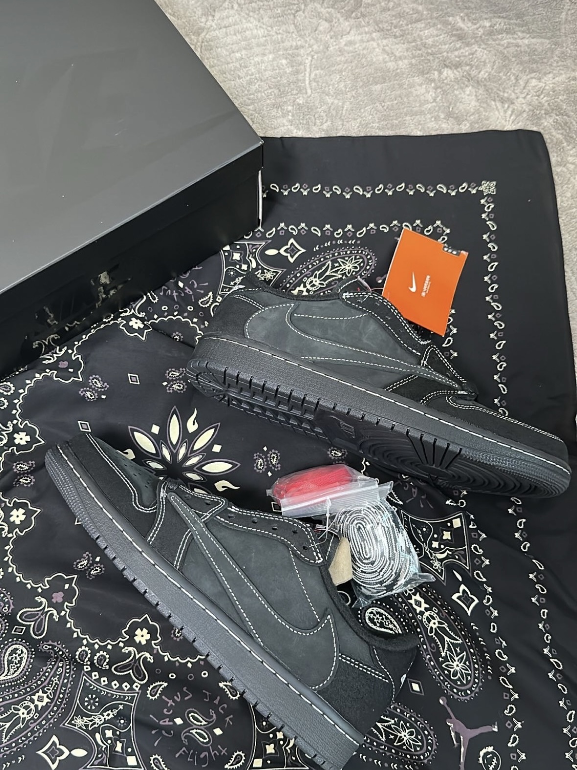 Jordan 1 x Travis Scott Retro Low OG SP Black Phantom 착용 스타일