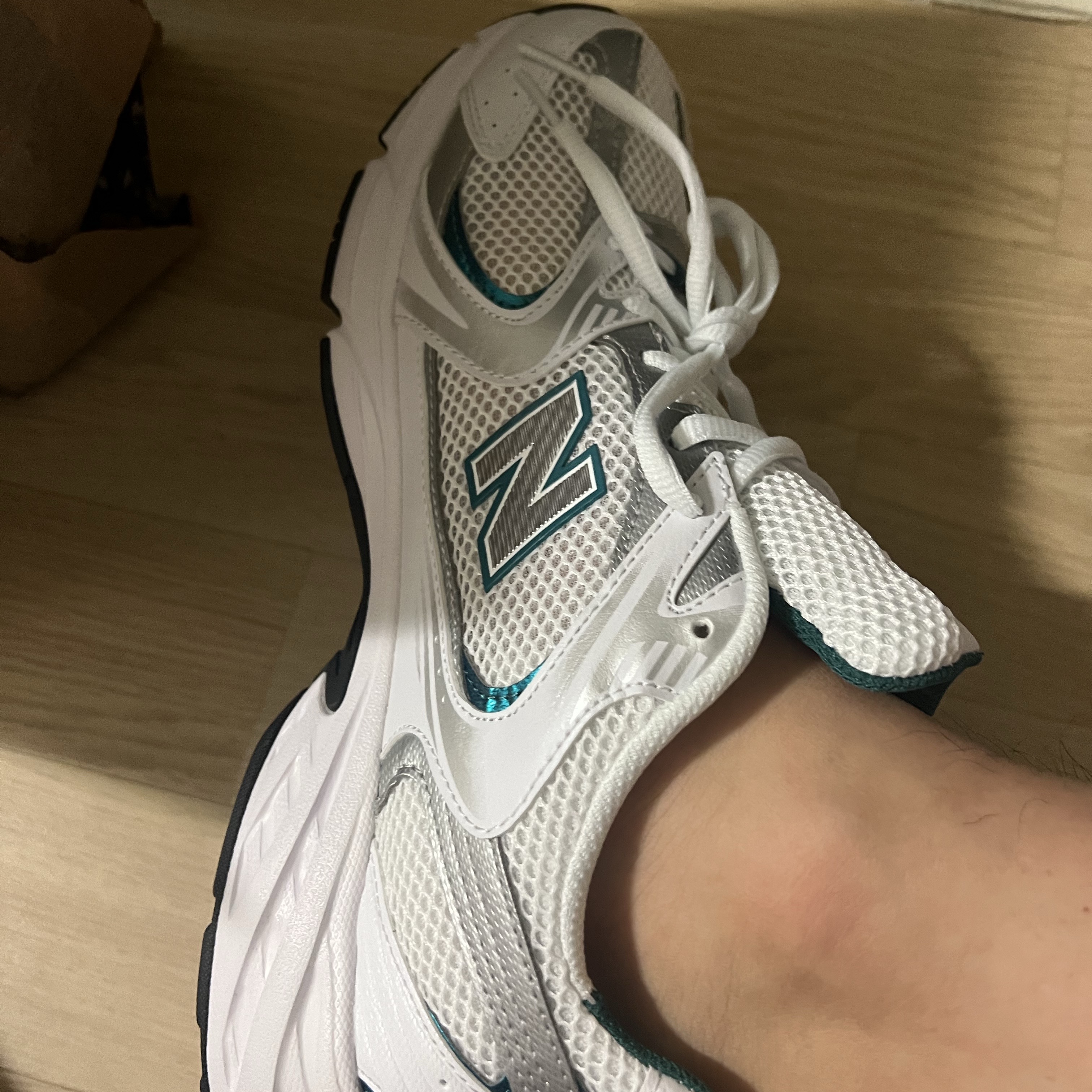 New Balance 530 White Mint 착용 스타일 - 1
