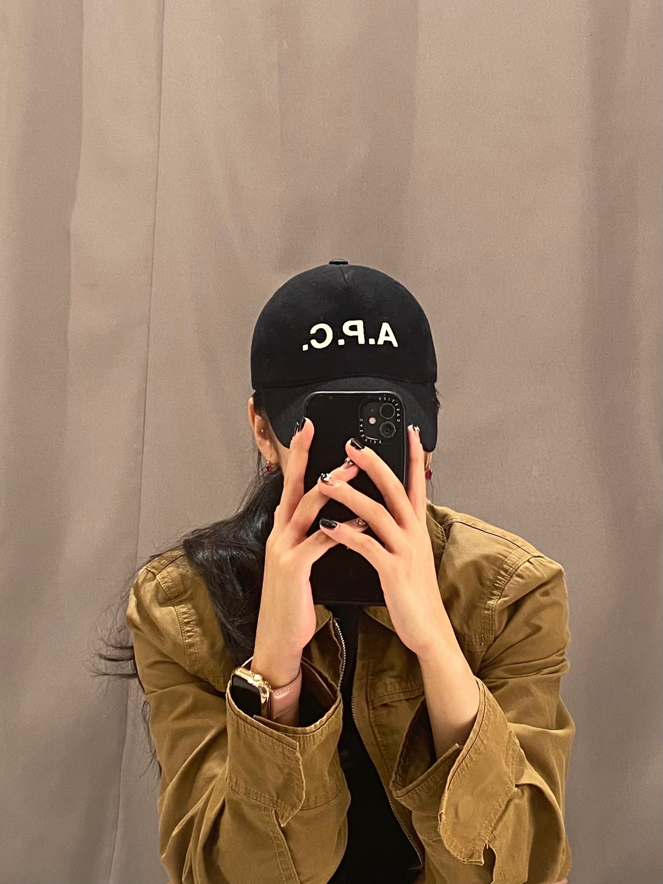 A.P.C. Eden Baseball Cap Black 착용 스타일 - 2