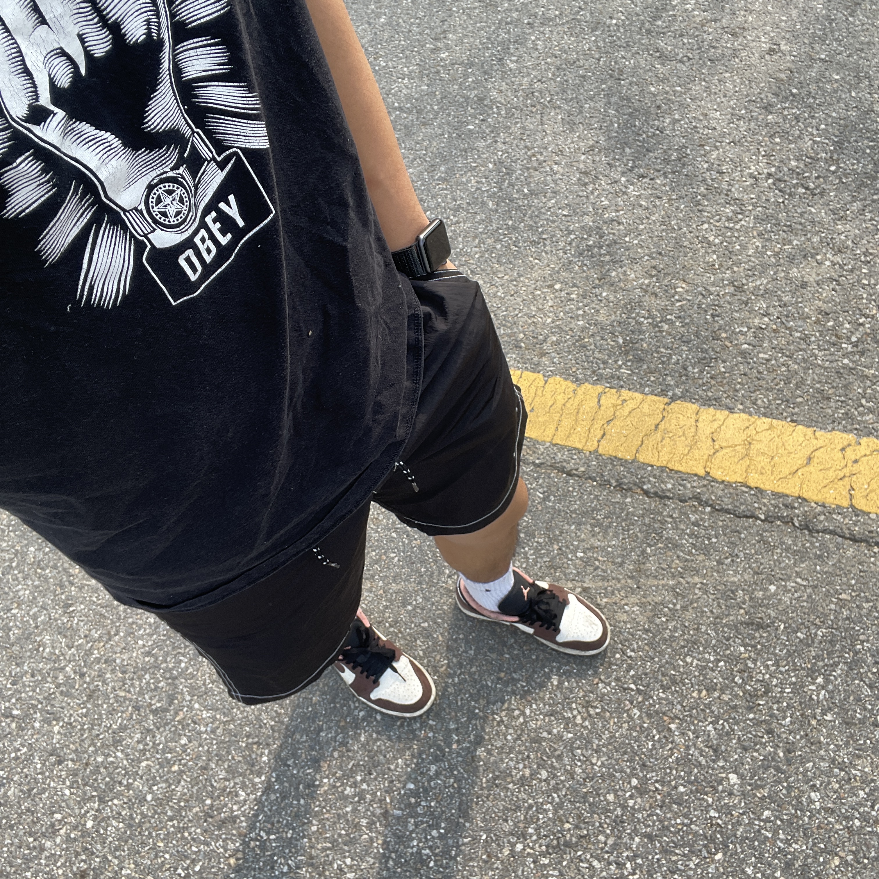 Jordan 1 Low SE Chocolate Bliss 착용 스타일 - 2