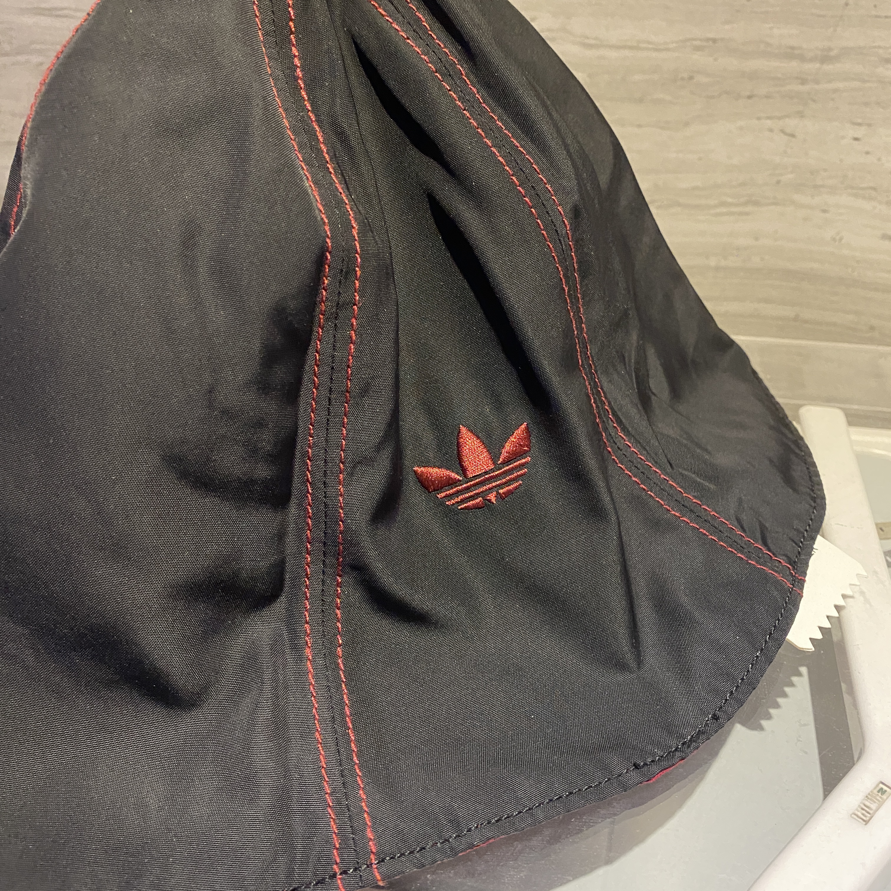 Adidas x Wales Bonner Sun Hat Black Collegiate Burgundy 착용 스타일 - 2