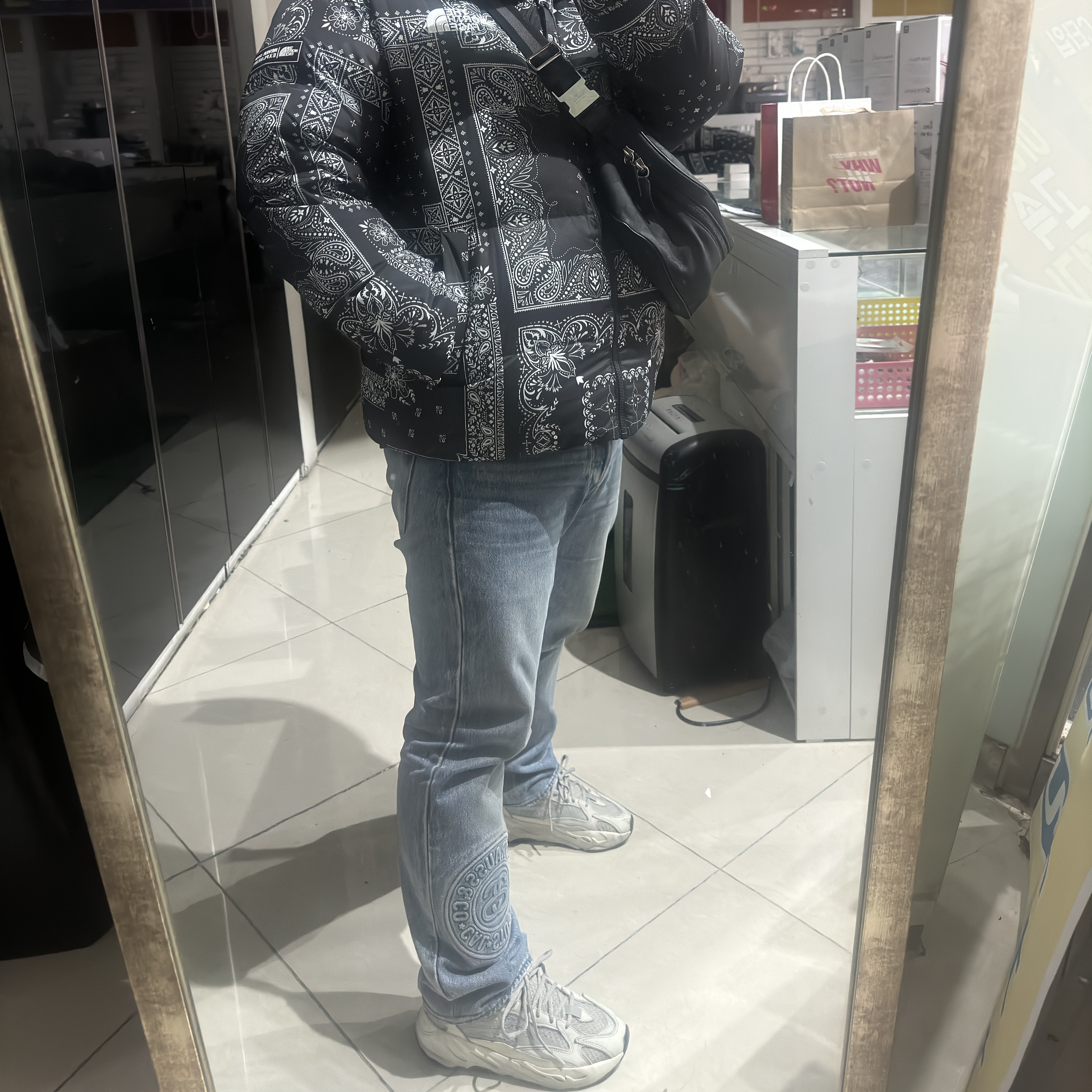 The North Face Novelty Lofty Down Jacket Real Black, Adidas Yeezy Boost 700 V2 Static 2018 착용 스타일