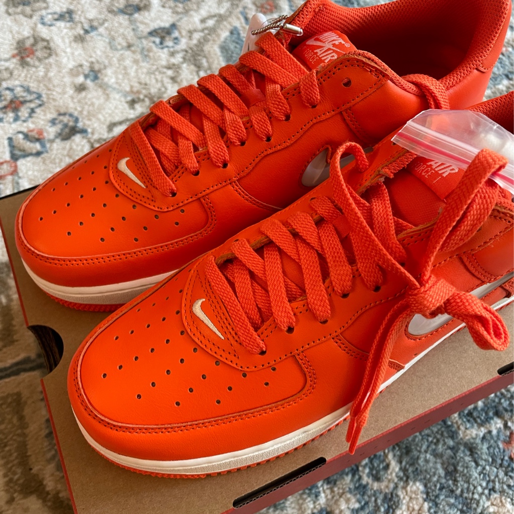 Nike Air Force 1 Low Retro Color of The Month Safety Orange 착용 스타일 - 1