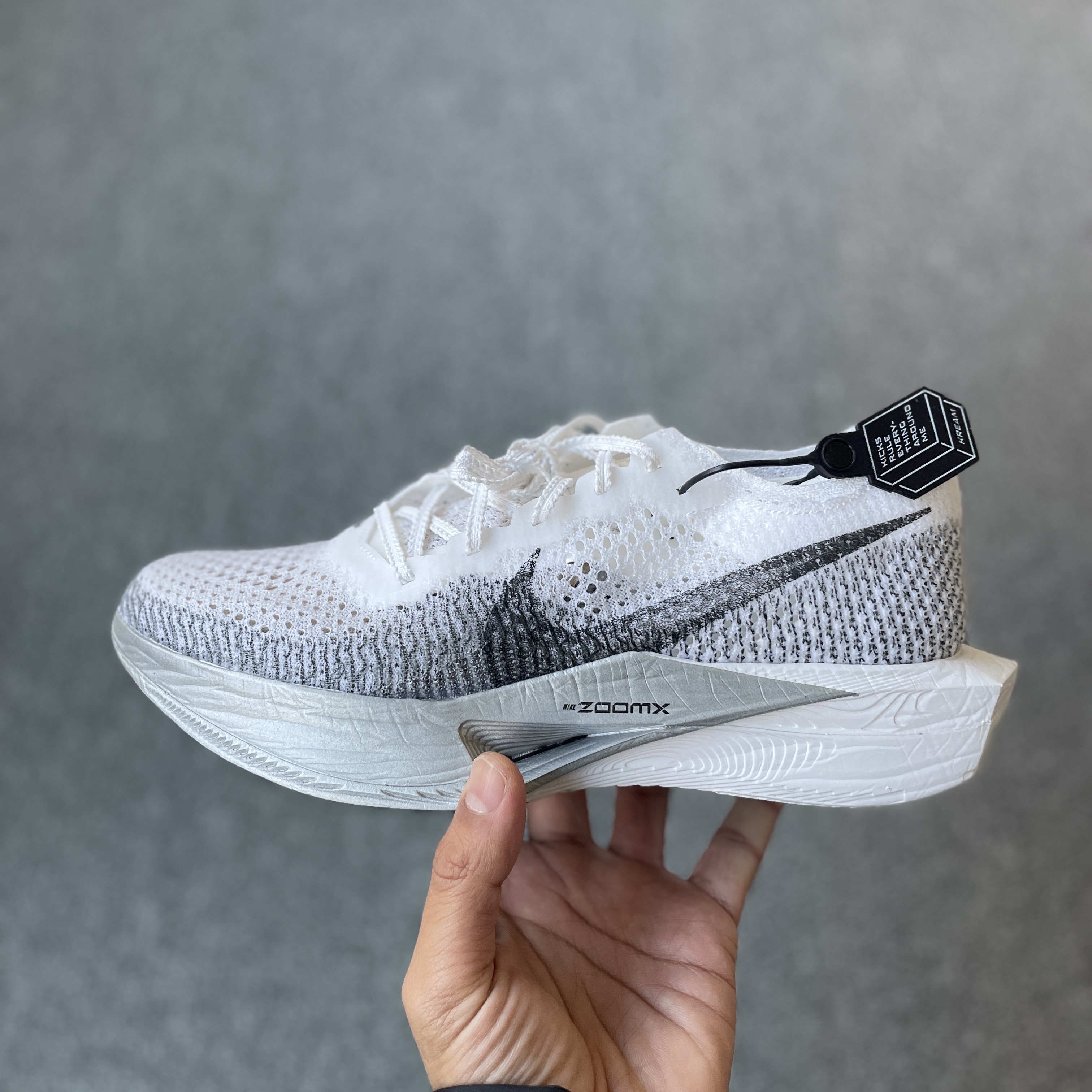 Nike ZoomX Vaporfly Next% 3 White Grey 착용 스타일 - 1