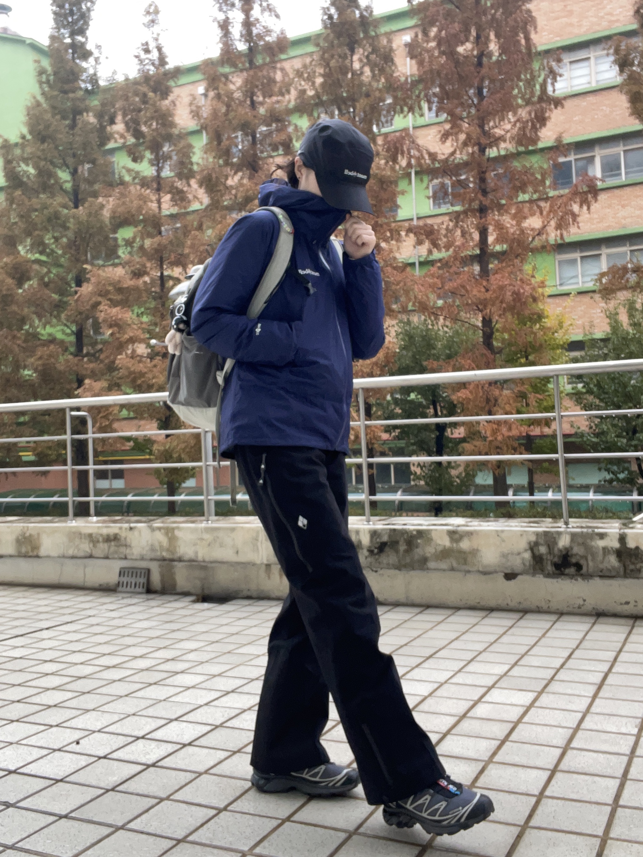 Arc'teryx Mantis 26 Backpack Habitat Forage, (W) Montbell Storm Cruiser Jacket Dark Navy 착용 스타일