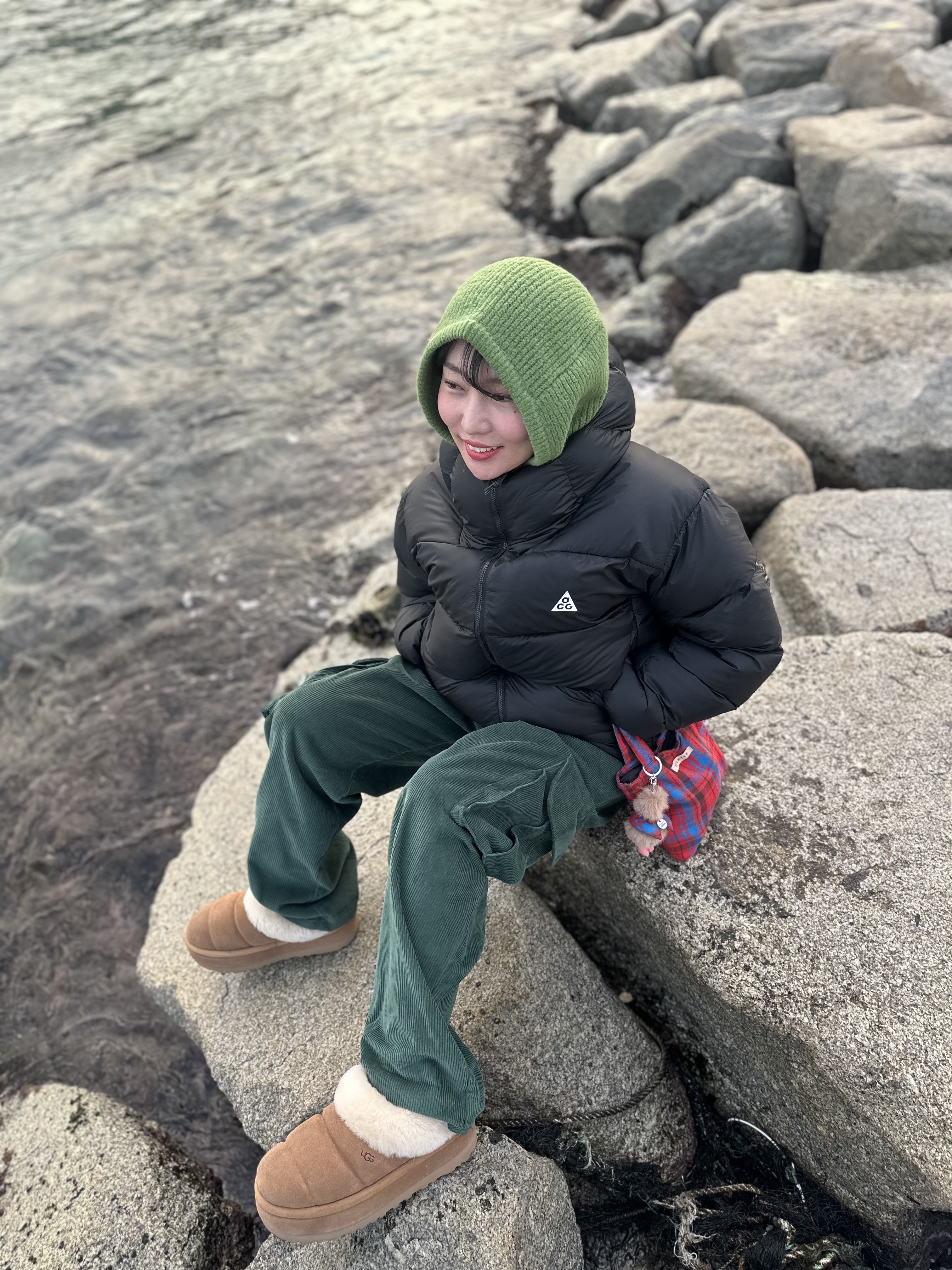 Nike ACG Therma-Fit ADV Lunar Lake Puffer Jacket Black - Asia, (W) UGG Tazzlita Chestnut 착용 스타일 - 2