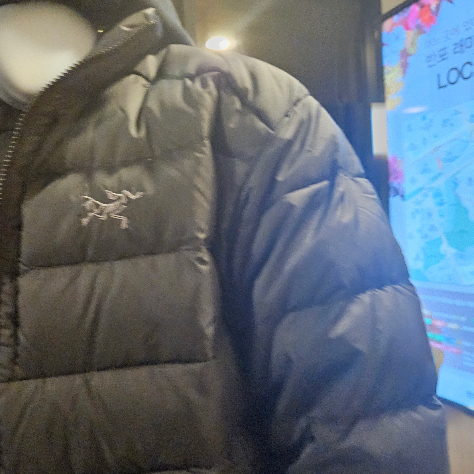 Arc'teryx Thorium Jacket Black 착용 스타일 - 2