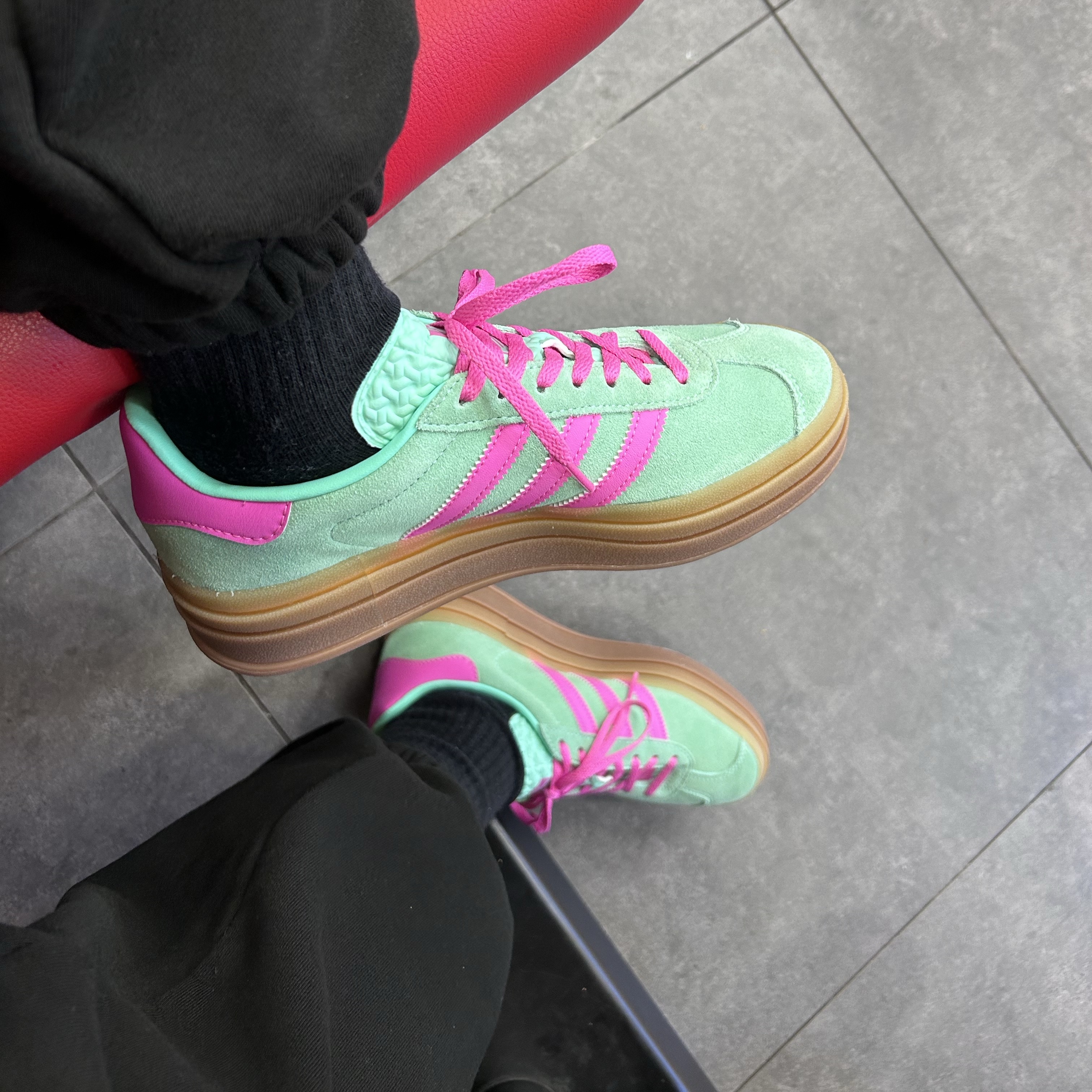 (W) Adidas Gazelle Bold Pulse Mint Pink 착용 스타일 - 1