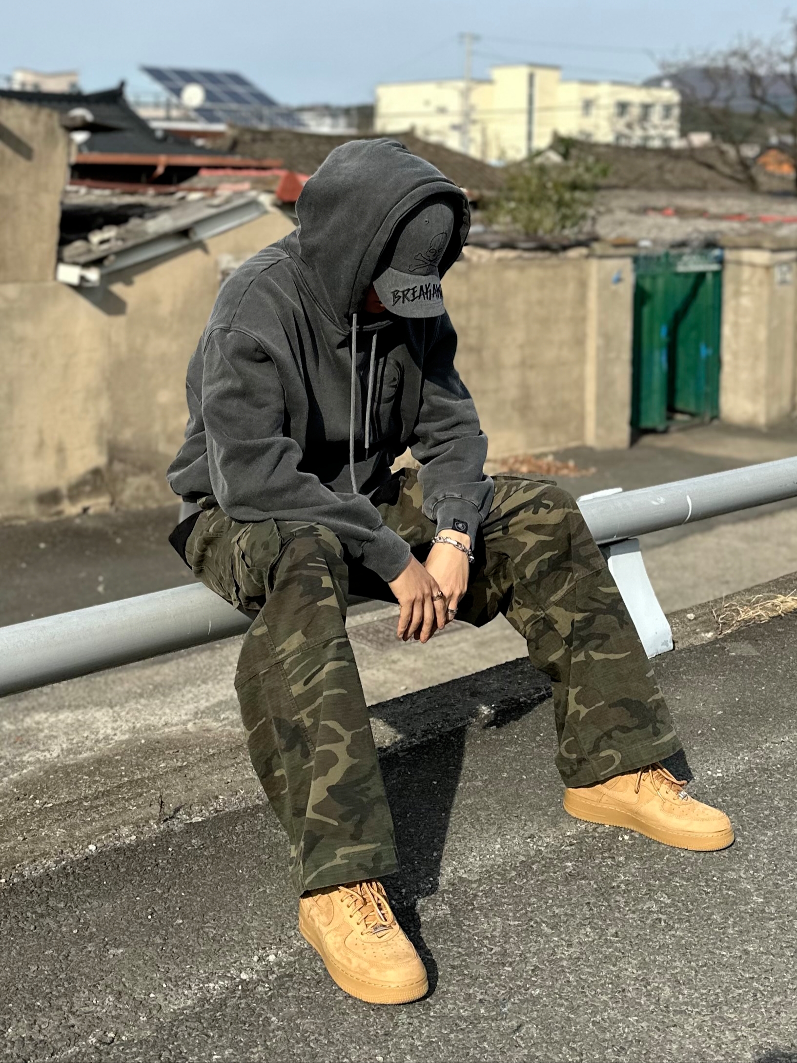 Nike x Supreme Air Force 1 Low Flax 착용 스타일 - 3