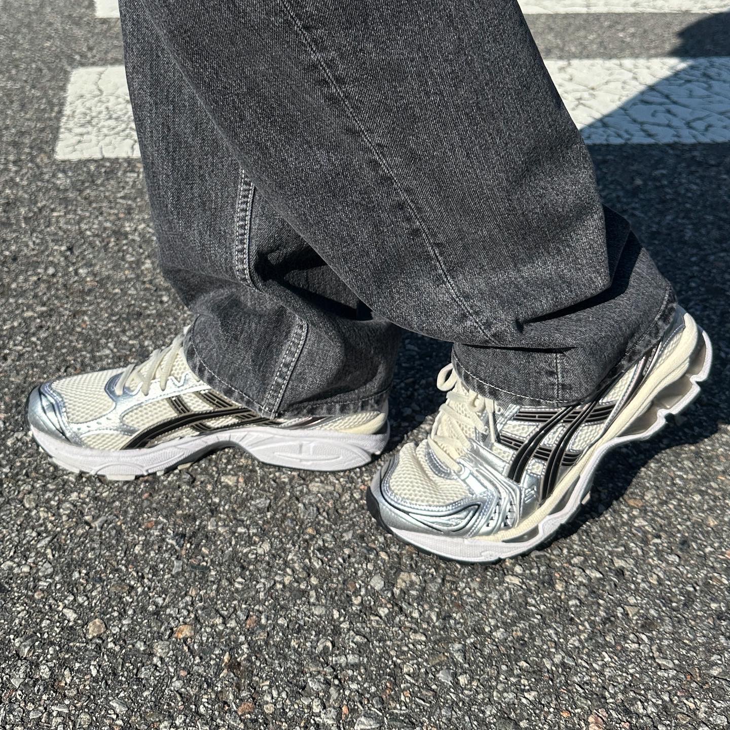 Asics Gel-Kayano 14 Cream Black 착용 스타일 - 4