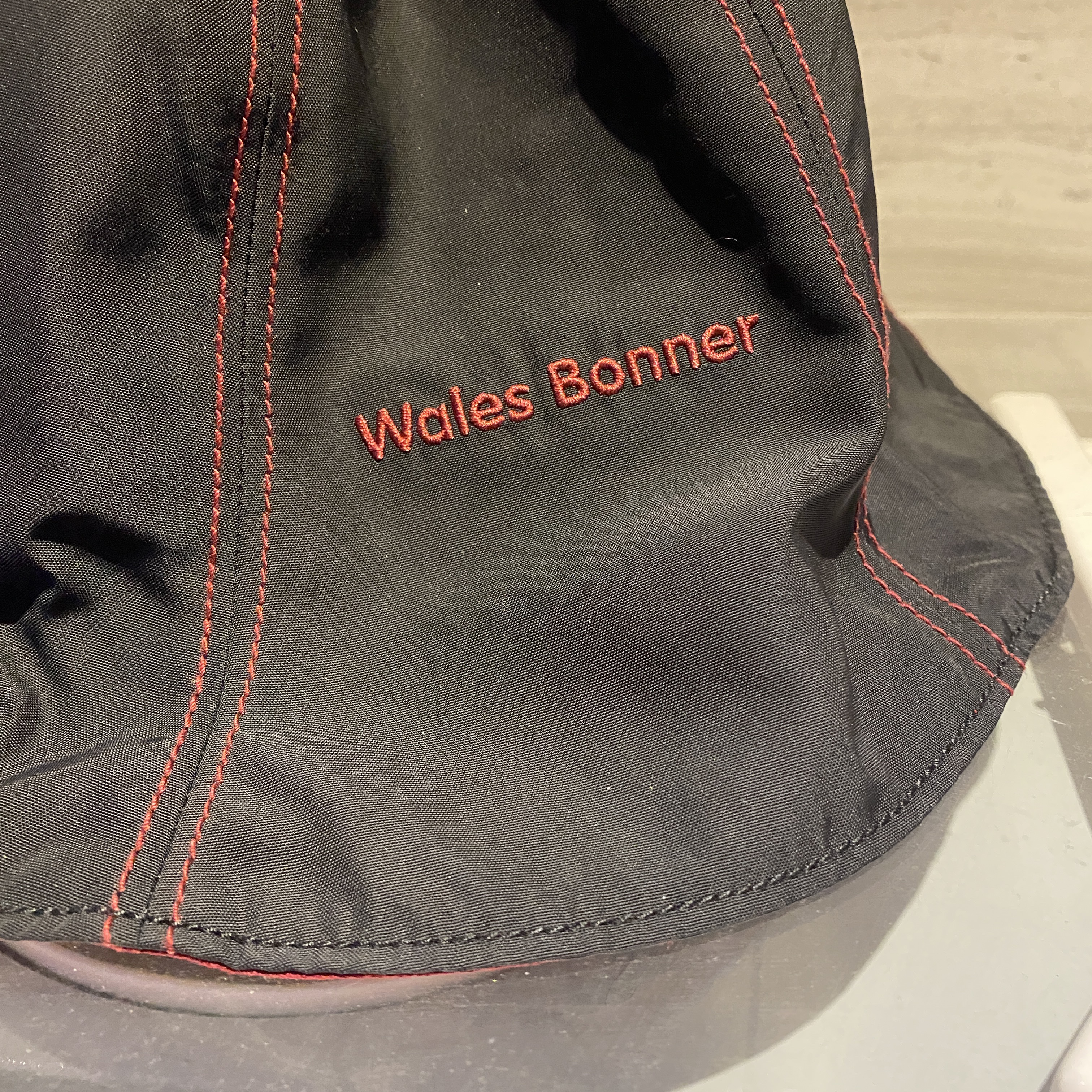 Adidas x Wales Bonner Sun Hat Black Collegiate Burgundy 착용 스타일 - 1