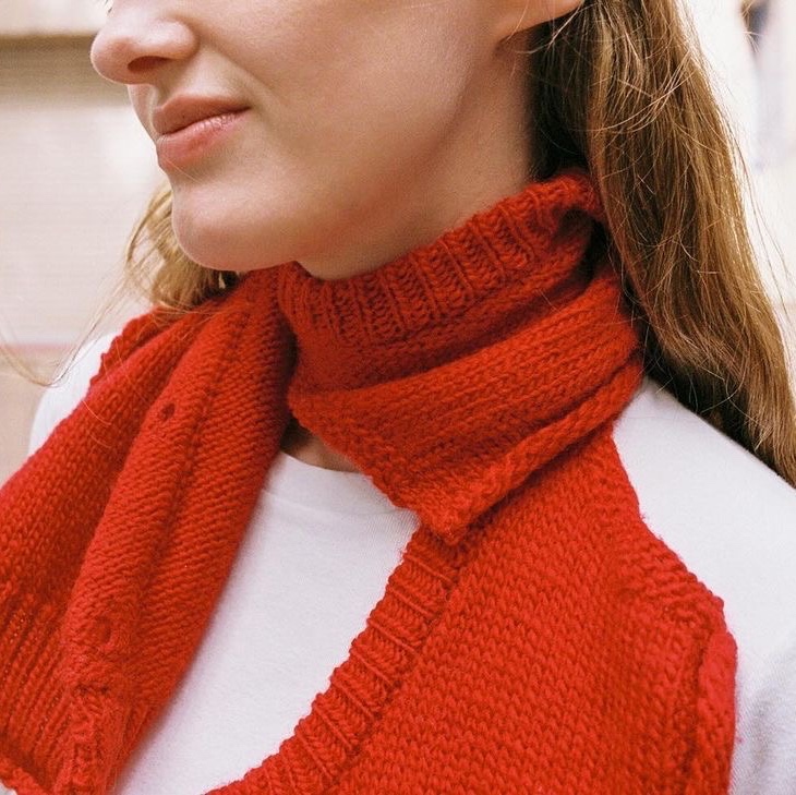 Perverze Wool String Top and Scarf Red 착용 스타일 - 1