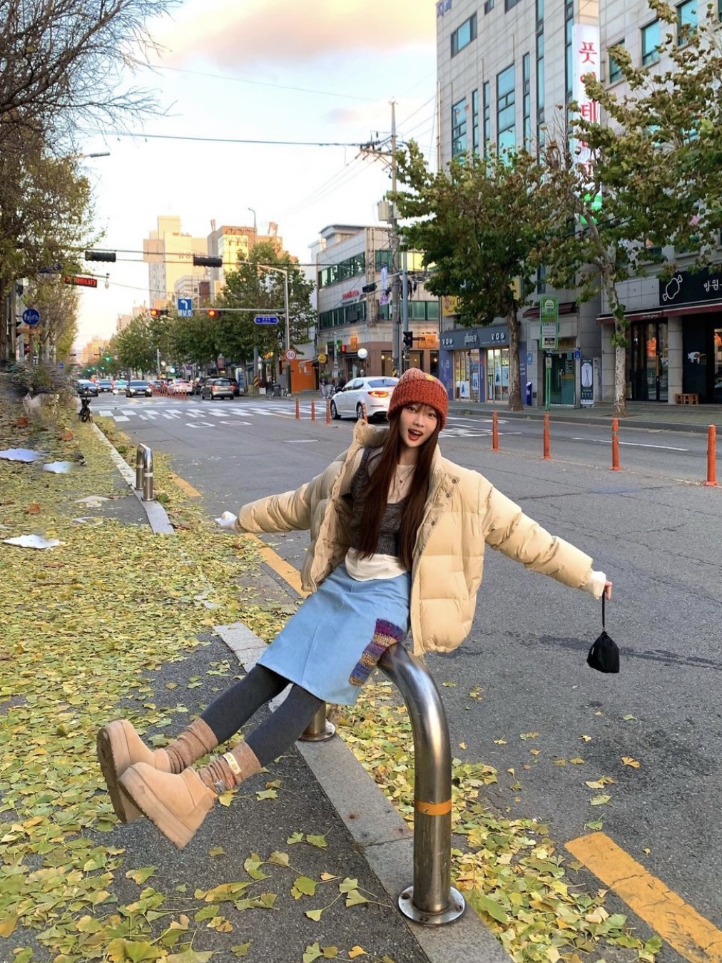 (W) UGG Classic Ultra Mini Platform Boots Chestnut 착용 스타일