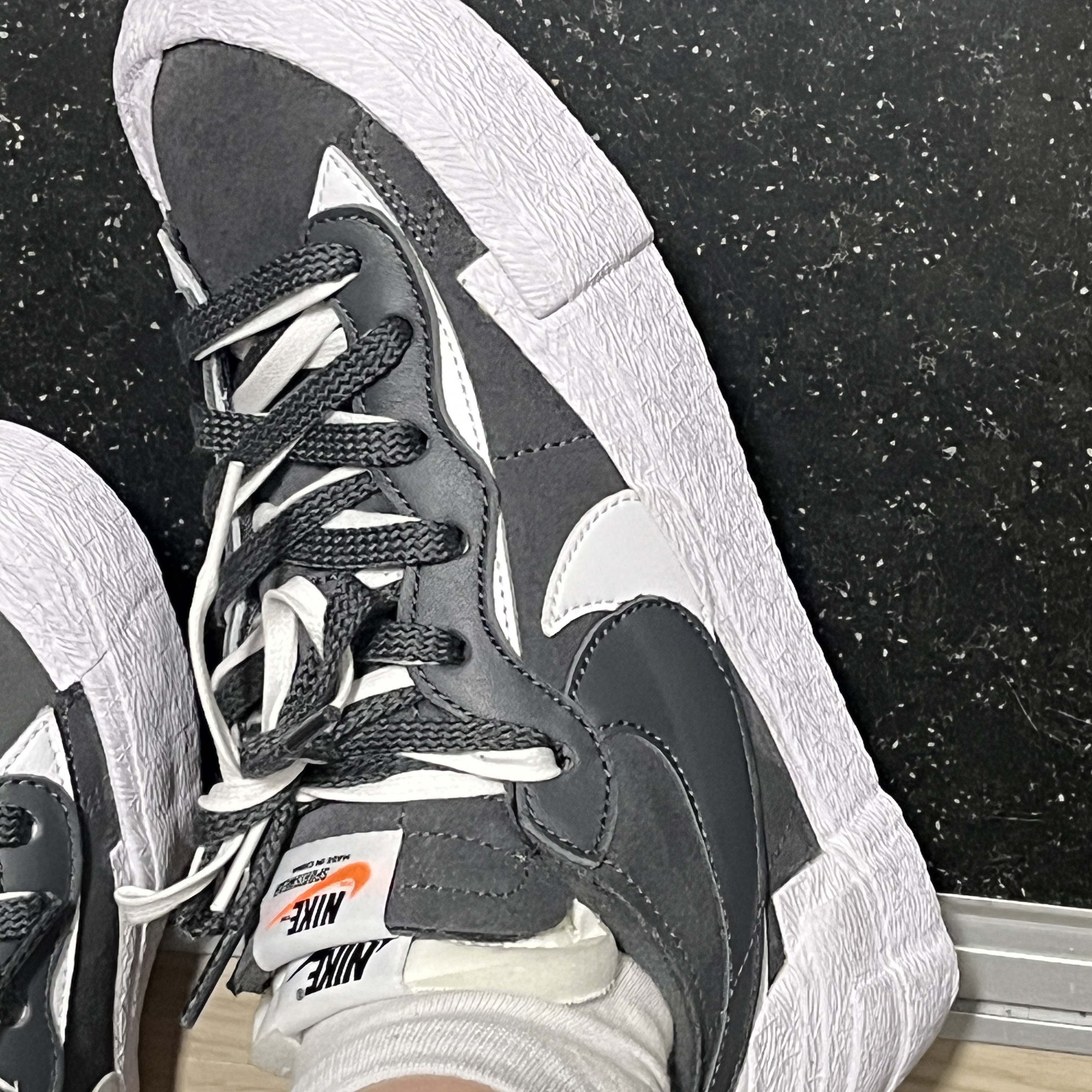 Nike x Sacai Blazer Low Iron Grey 착용 스타일 - 2