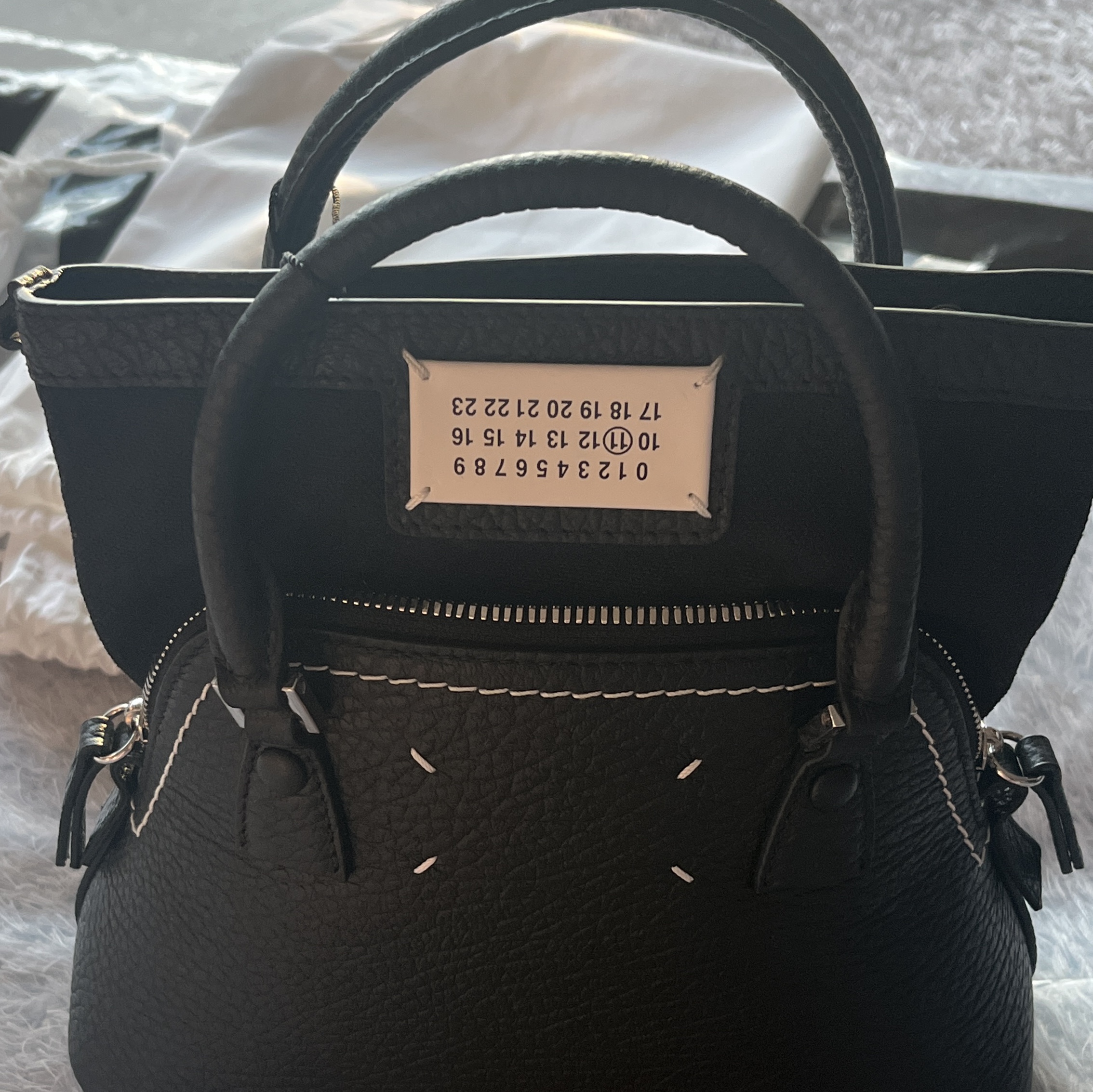Maison Margiela 5AC Micro Bag Black 착용 스타일