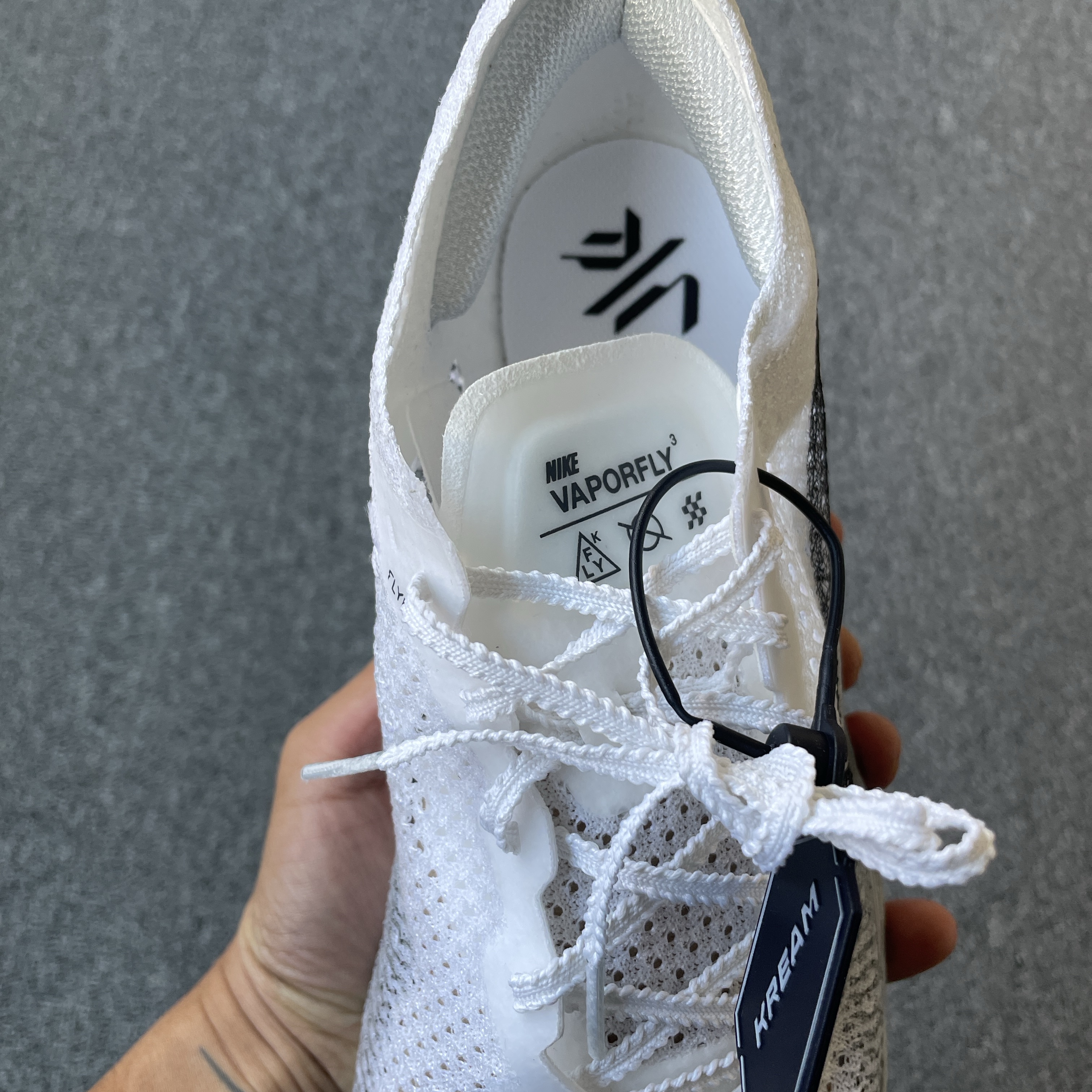 Nike ZoomX Vaporfly Next% 3 White Grey 착용 스타일 - 3