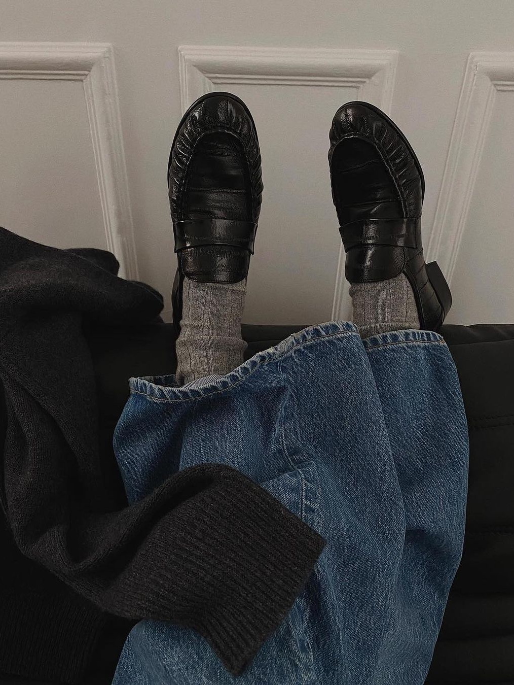 Prada Monolith Brushed Leather Loafers Black 착용 스타일 - 3