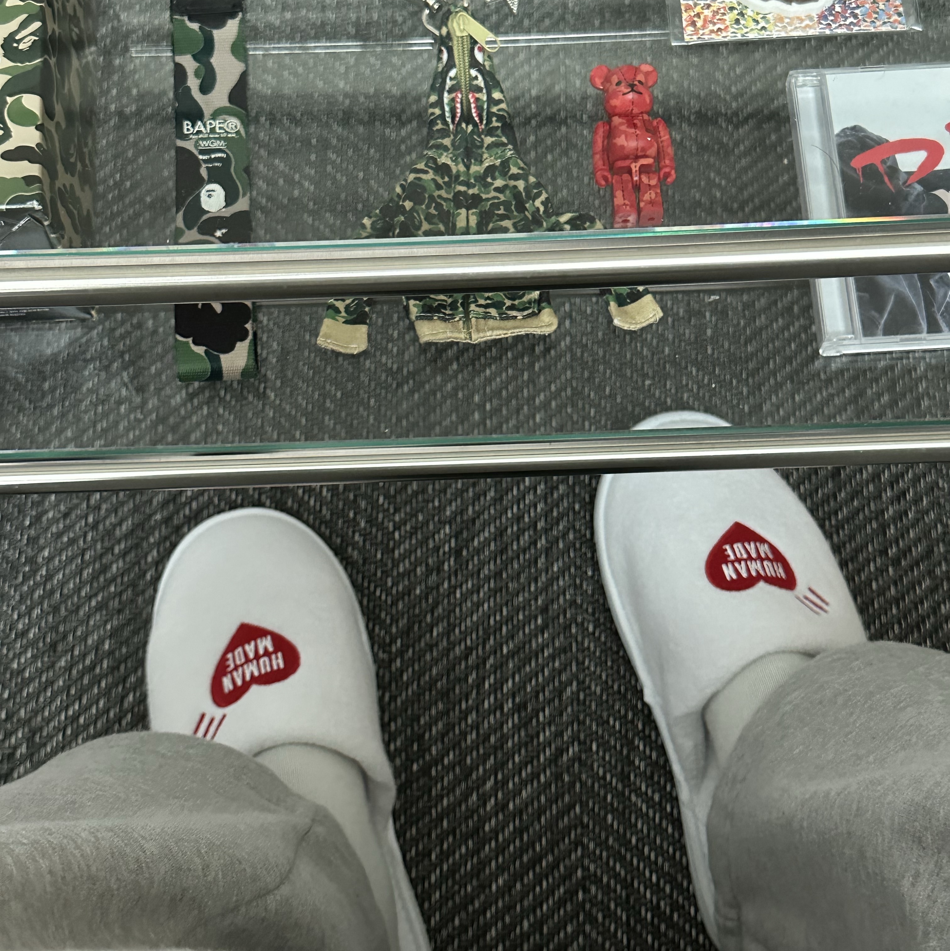 Human Made Room Slippers Red 착용 스타일