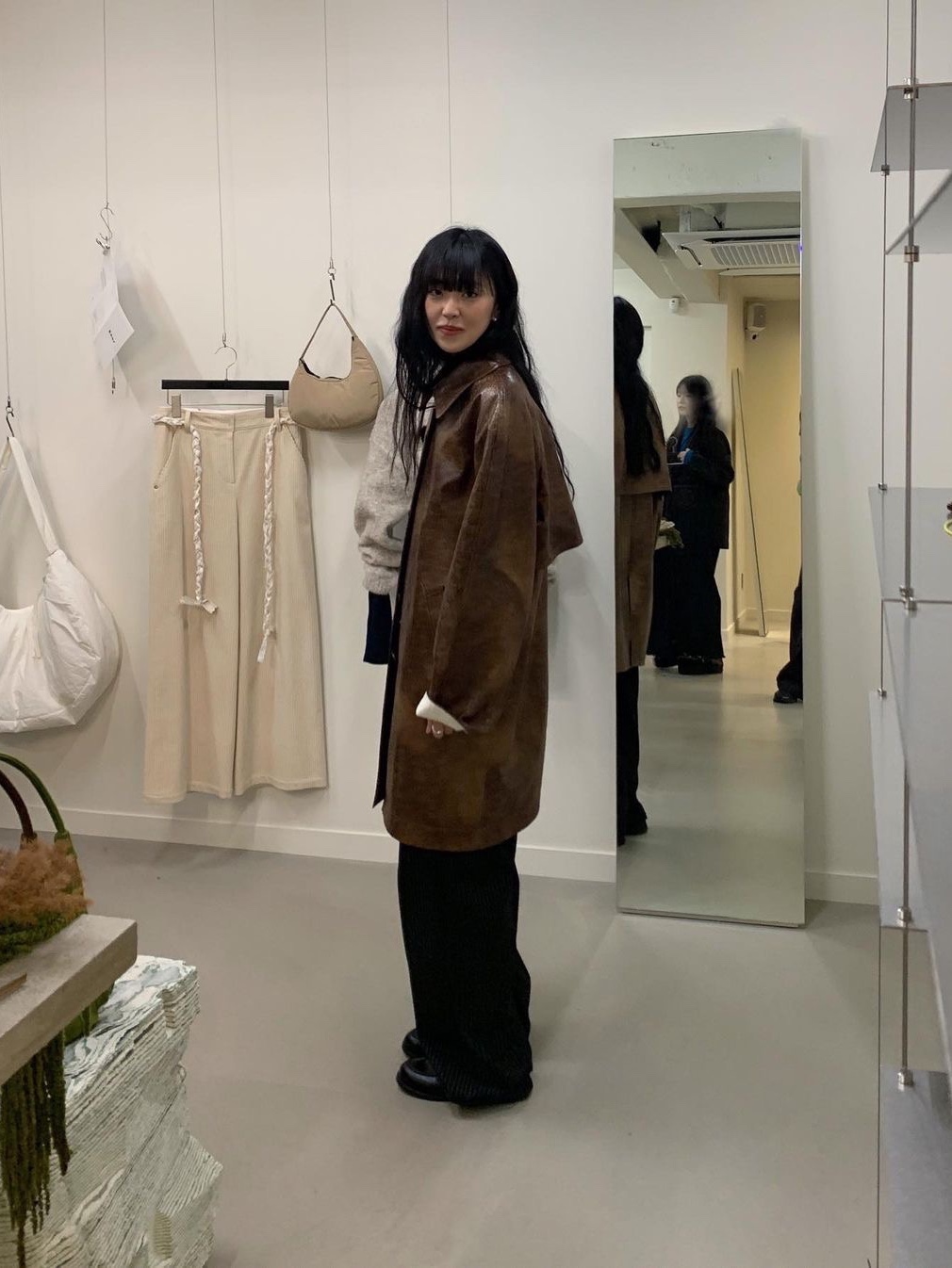 Enor Women Crack Coated Belted Coat Brown 착용 스타일