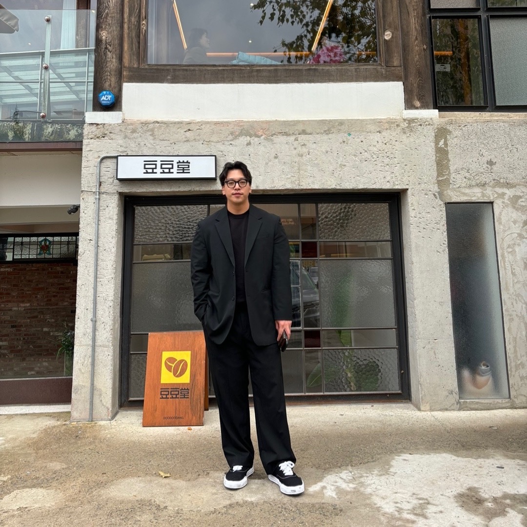 Maison Mihara Yasuhiro Baker OG Sole Canvas Low Cut Sneakers Black, Maison Mihara Yasuhiro Peterson23 OG Sole Canvas Low-top Sneakers Black 착용 스타일 - 2