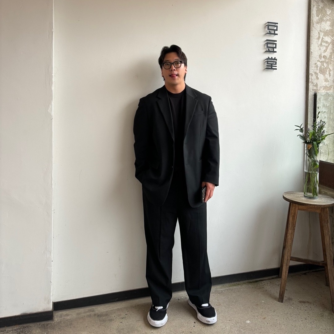 Maison Mihara Yasuhiro Baker OG Sole Canvas Low Cut Sneakers Black, Maison Mihara Yasuhiro Peterson23 OG Sole Canvas Low-top Sneakers Black 착용 스타일 - 1
