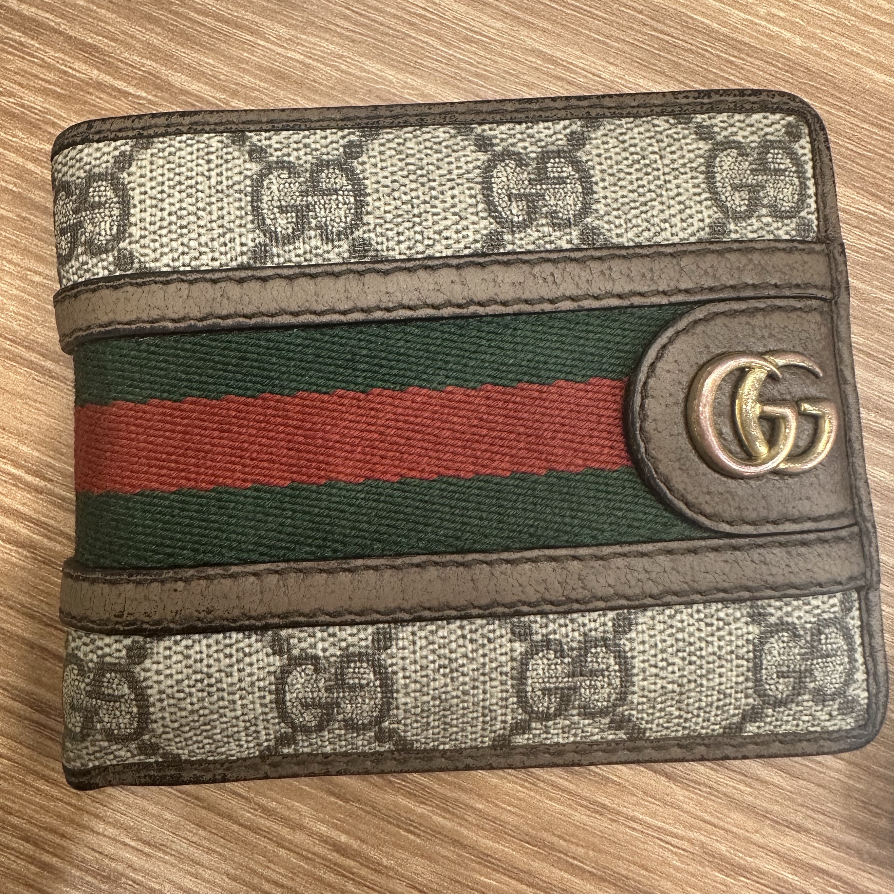 Gucci Ophidia GG Wallet Beige Ebony 착용 스타일