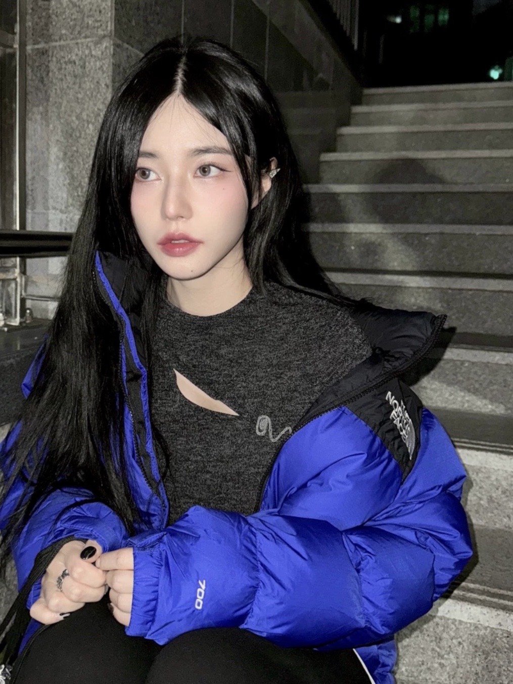 (W) The North Face 1996 Retro Nuptse Jacket Lapis Blue, Adidas Gazelle Indoor Scarlet 착용 스타일 - 4