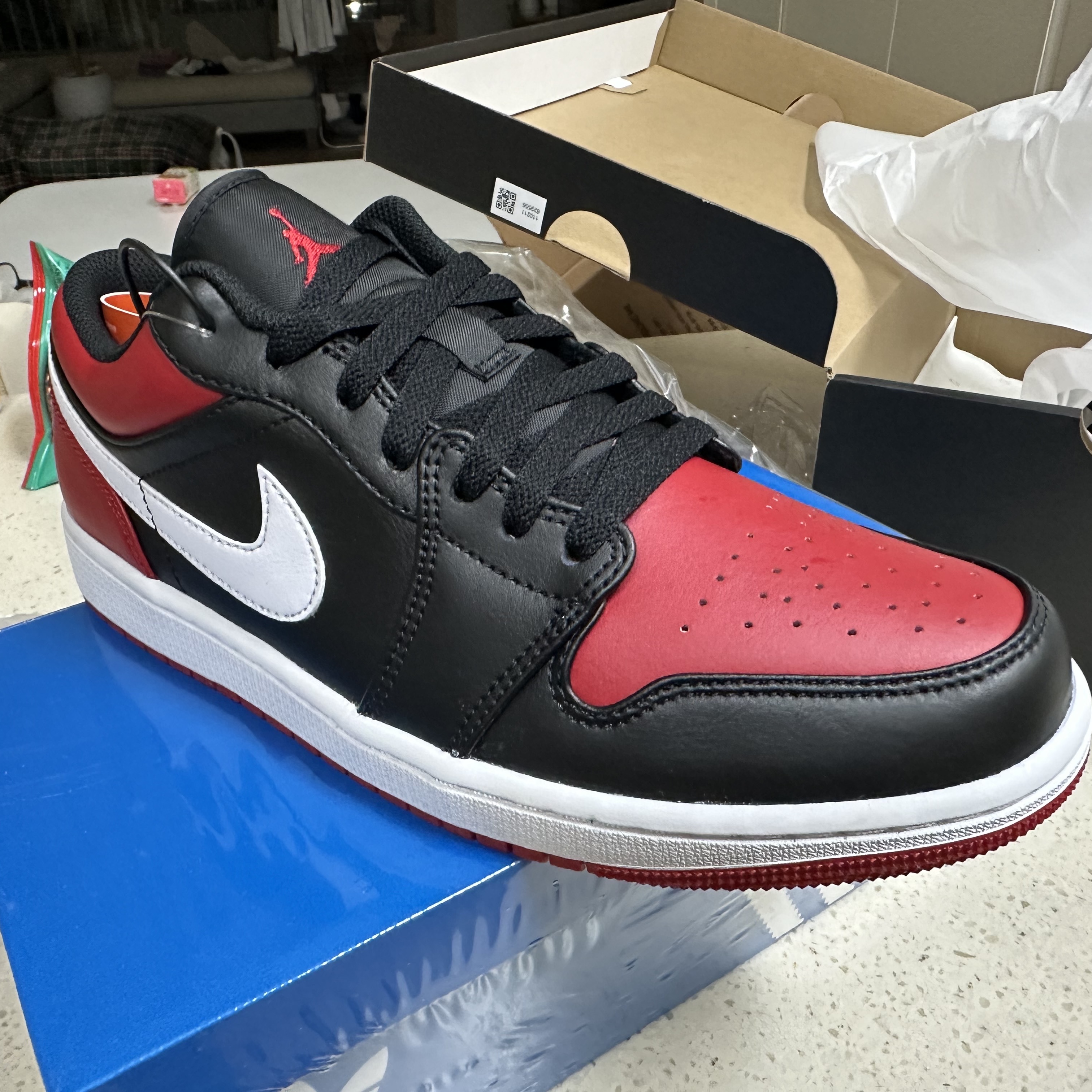 Jordan 1 Low Alternate Bred Toe 착용 스타일 - 4