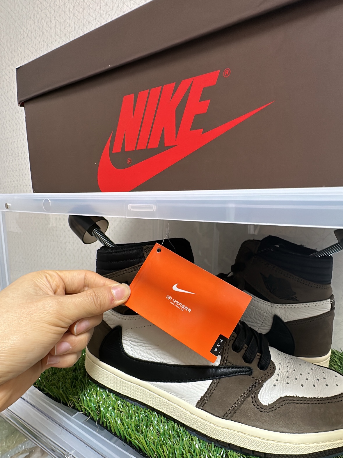 Jordan 1 x Travis Scott Retro High OG SP Mocha 착용 스타일