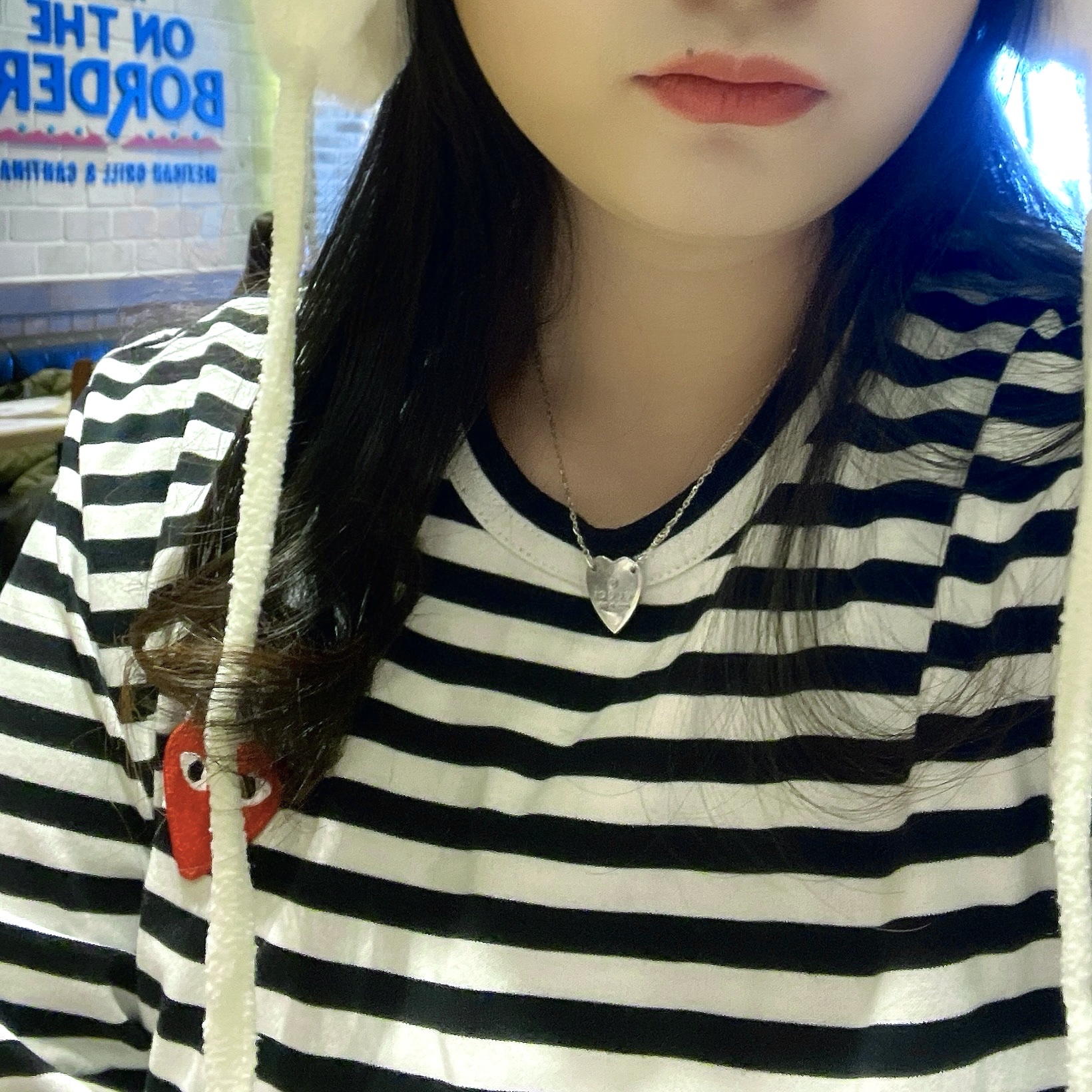 Gucci Trademark Heart Pendant Necklace Silver, Play Comme des Garcons Striped LS T-Shirt Black White 착용 스타일