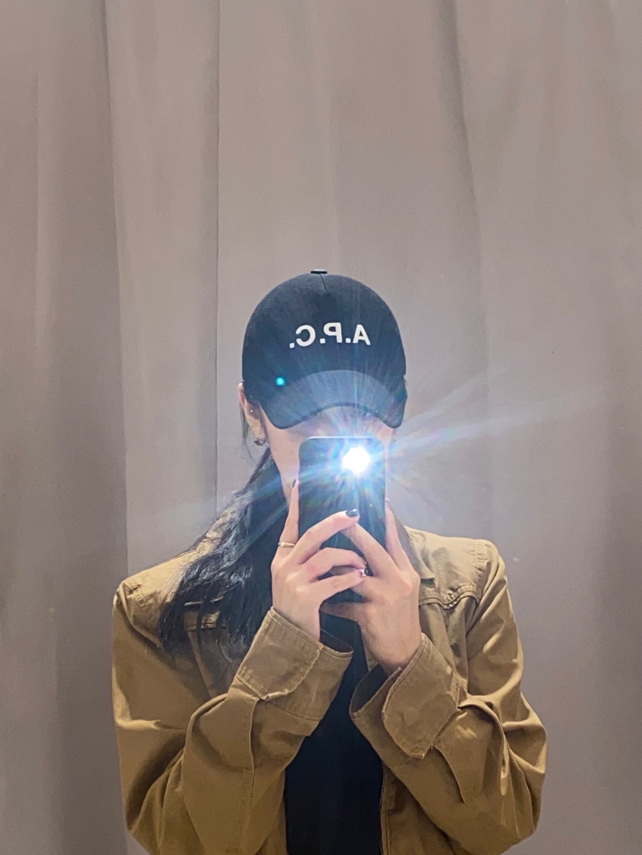 A.P.C. Eden Baseball Cap Black 착용 스타일 - 1