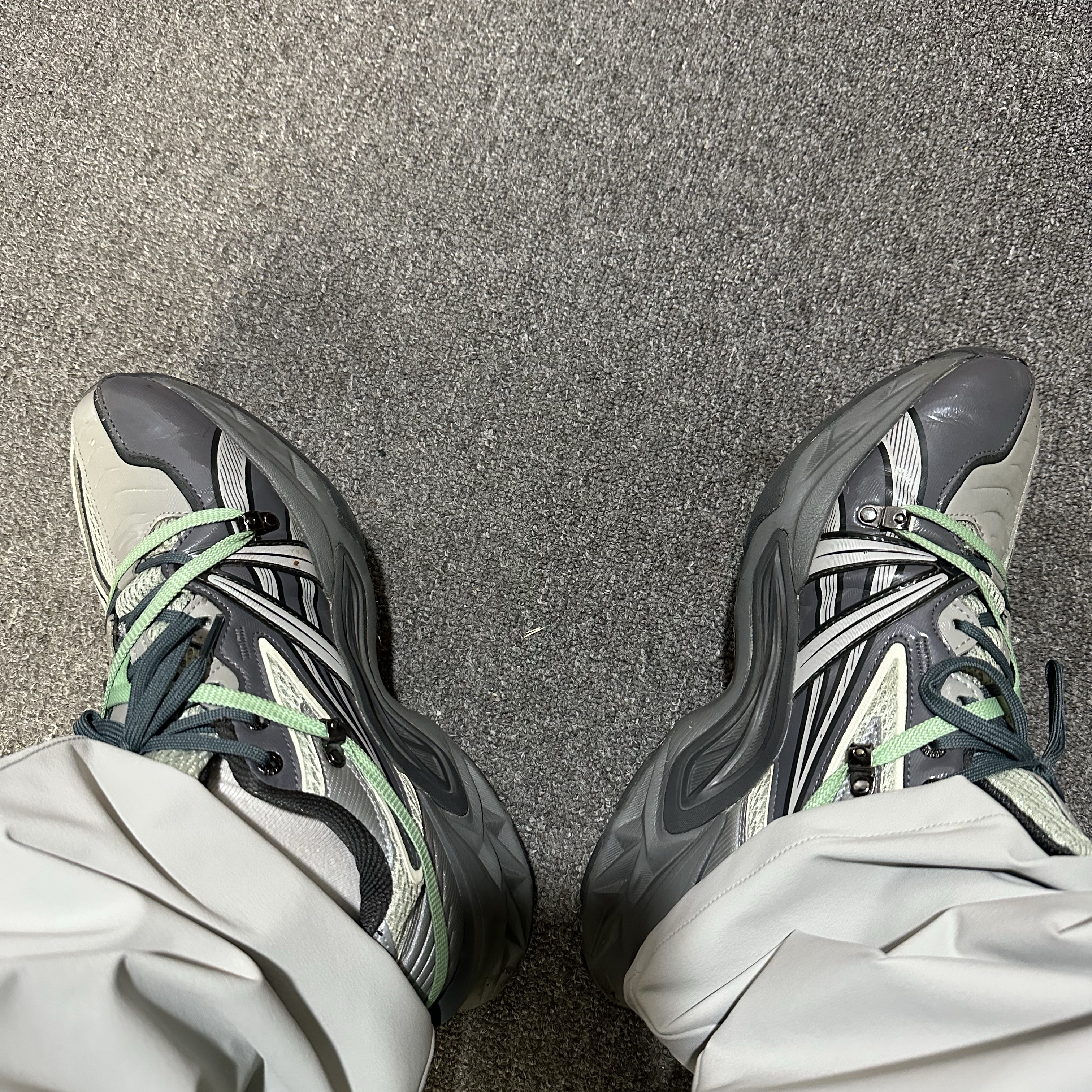 Asics x Andersson Bell HN2-S Protoblast Smoke Grey 착용 스타일