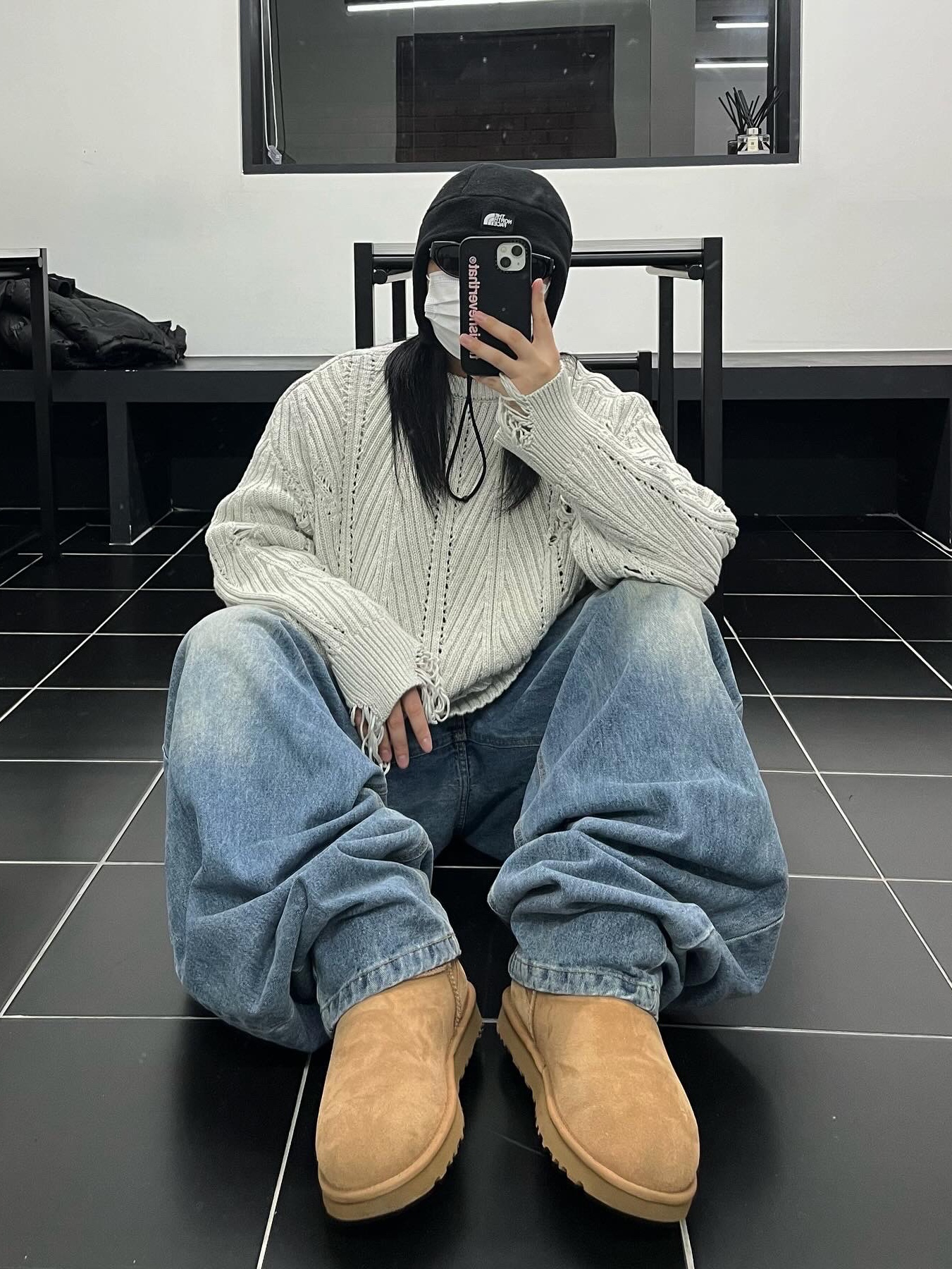 (W) UGG Classic Mini II Boots Chestnut, The North Face Fleece Earmuff Beanie Black 착용 스타일
