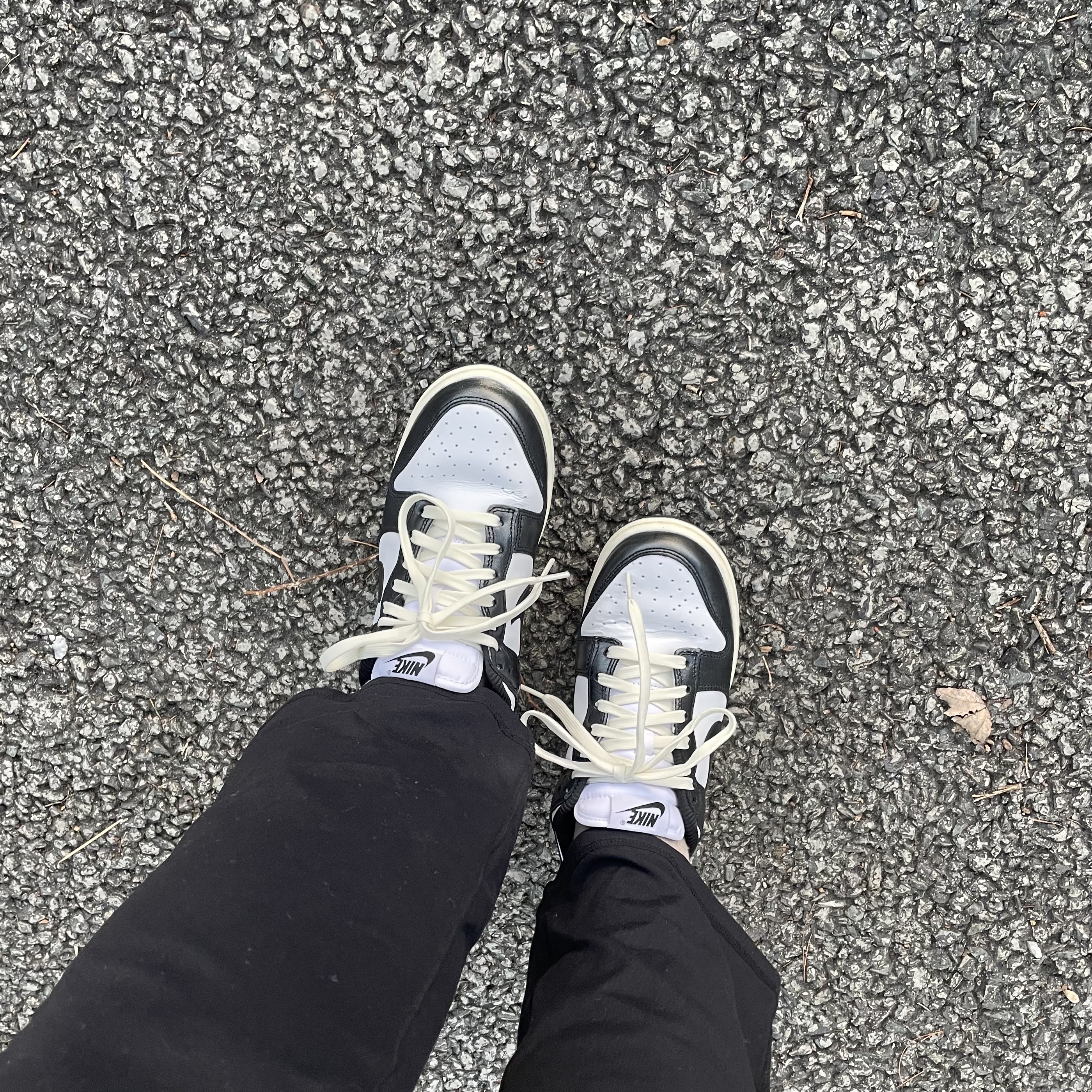 (W) Nike Dunk Low Vintage Black and White 착용 스타일 - 2